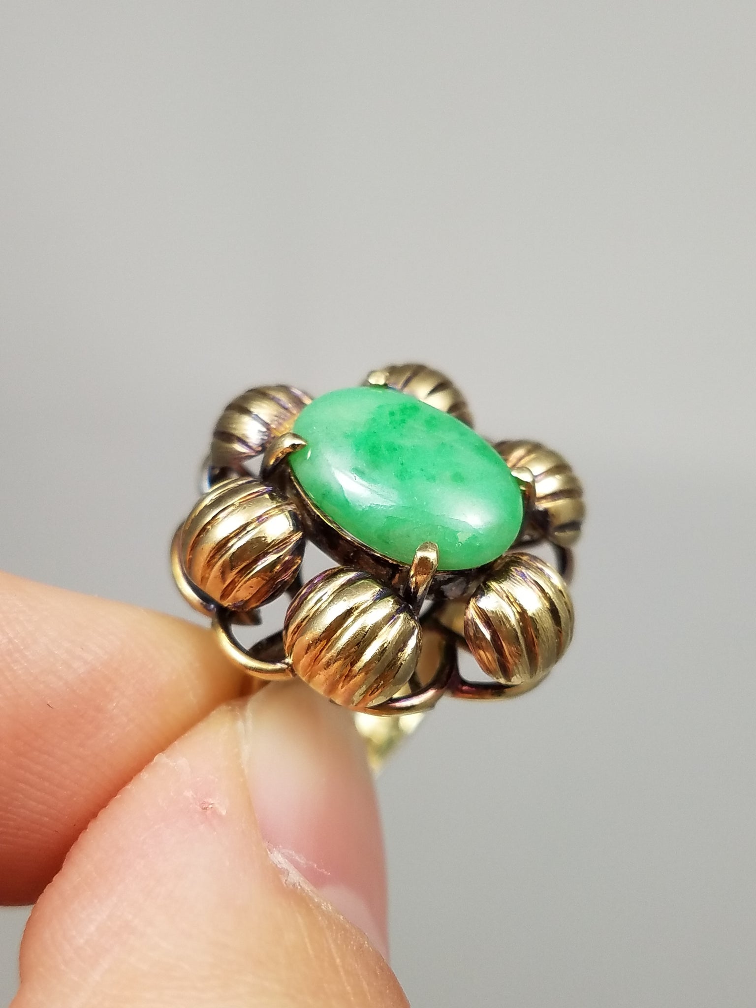 Vintage 14k Yellow Gold Natural Jade Flower Ring