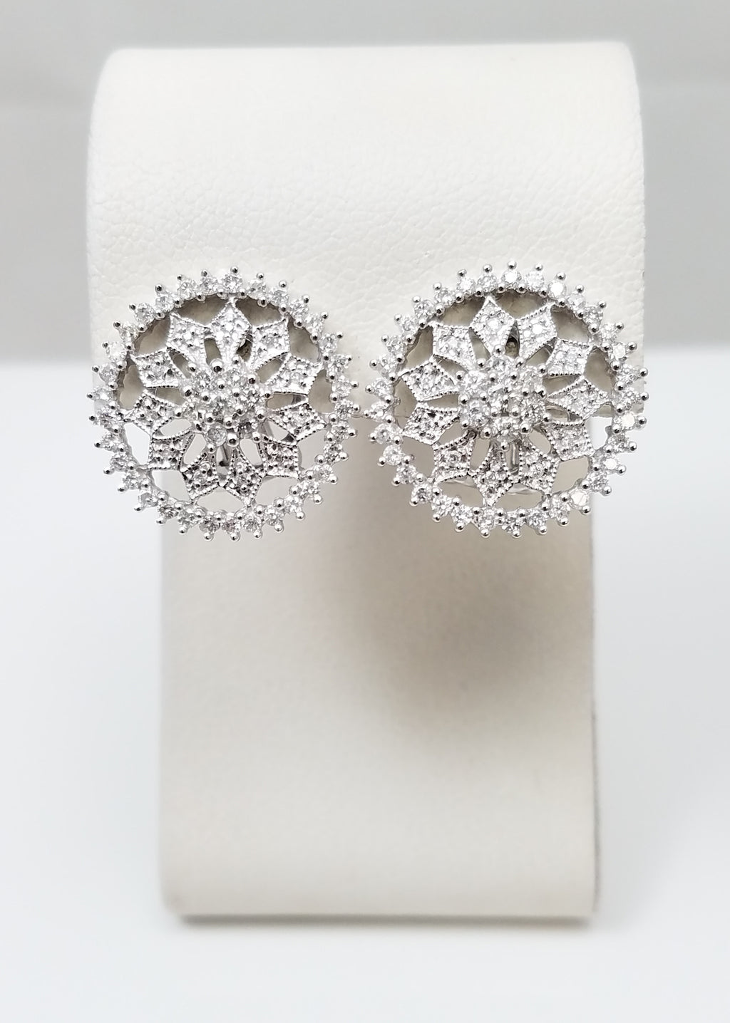 Grand 14k White Gold 1ctw Natural Diamond Earrings