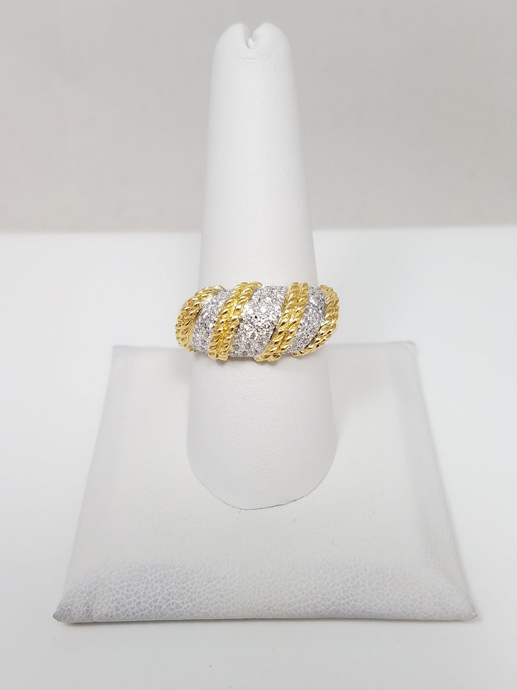 Gorgeous 18k Two Tone Gold Natural Diamond Ring