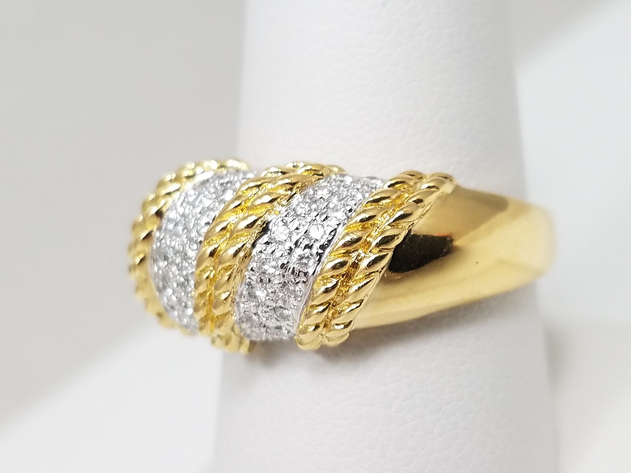 Gorgeous 18k Two Tone Gold Natural Diamond Ring