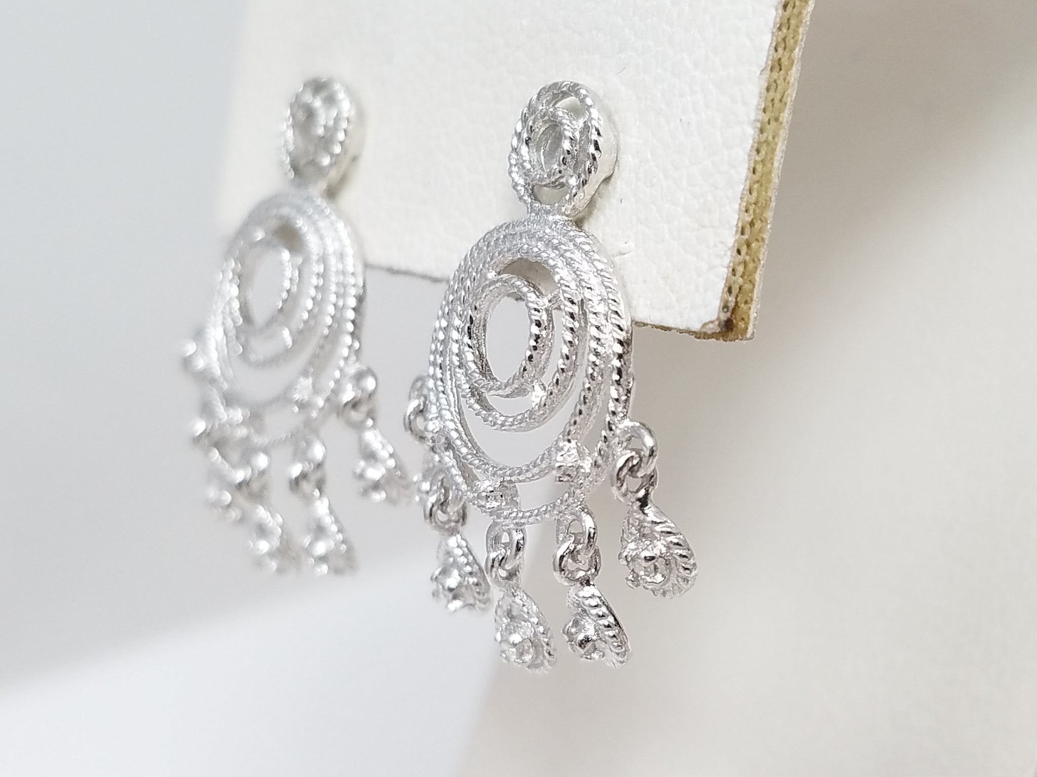 Shimmering 14k White Gold Natural Diamond Dangle Earrings