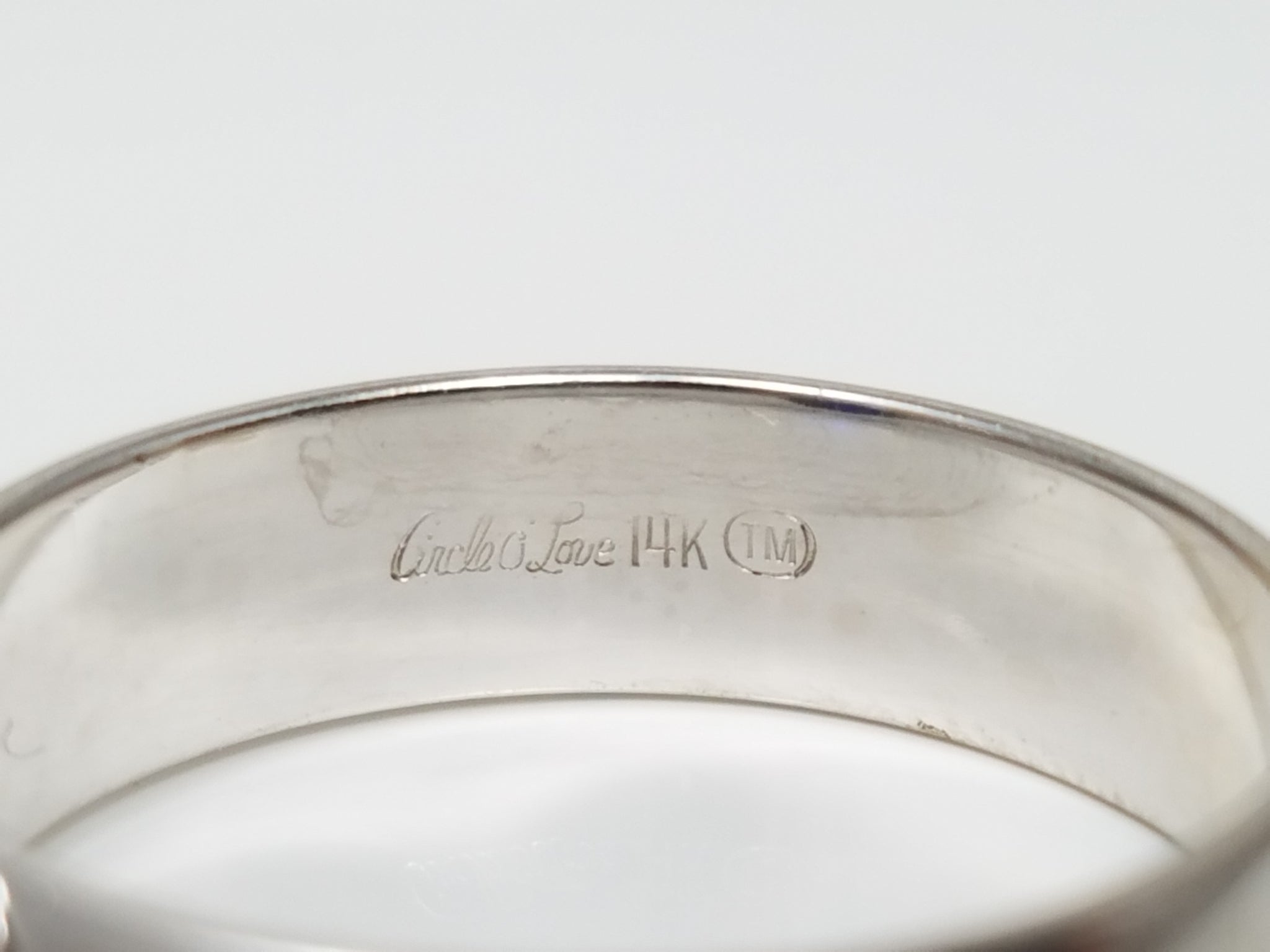 14k White Gold Sapphire Ring