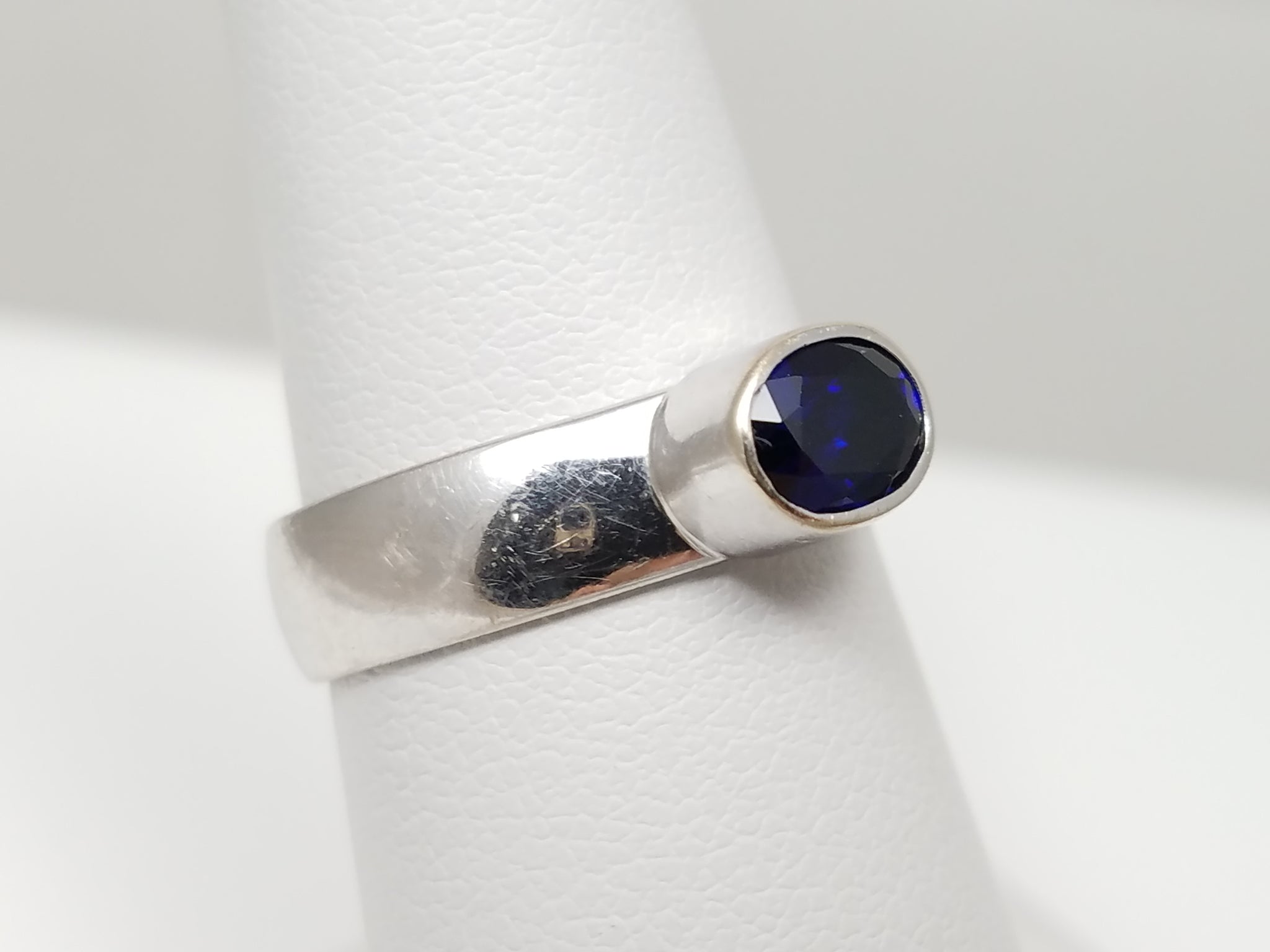 14k White Gold Sapphire Ring