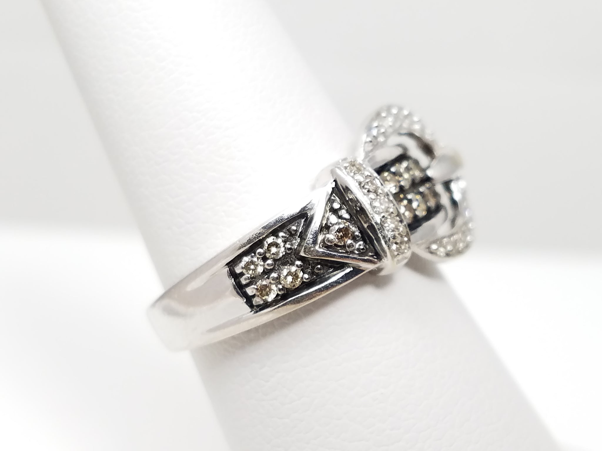 Fashionable 10k White Gold Natural Diamond Buckle Ring