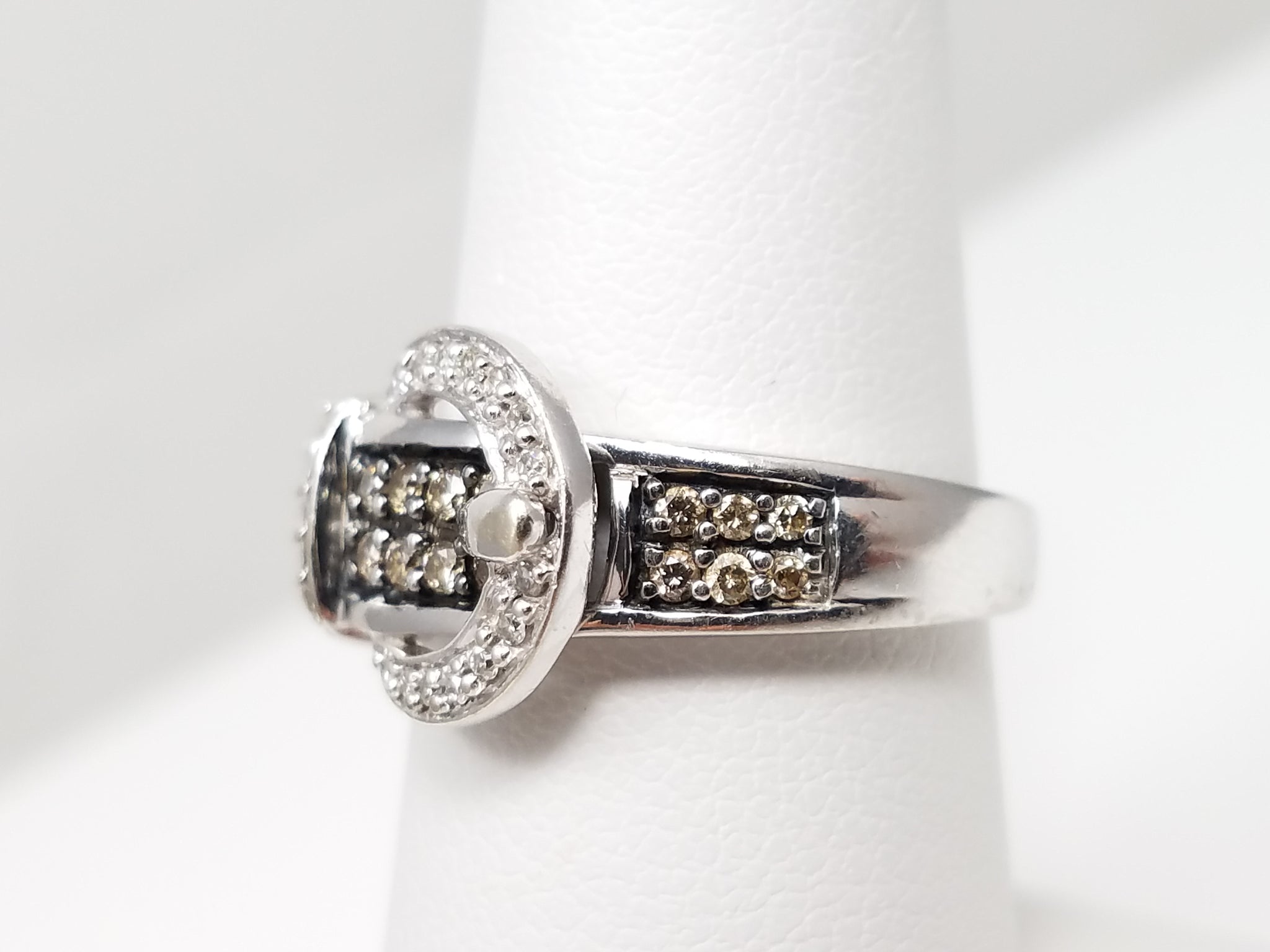 Fashionable 10k White Gold Natural Diamond Buckle Ring