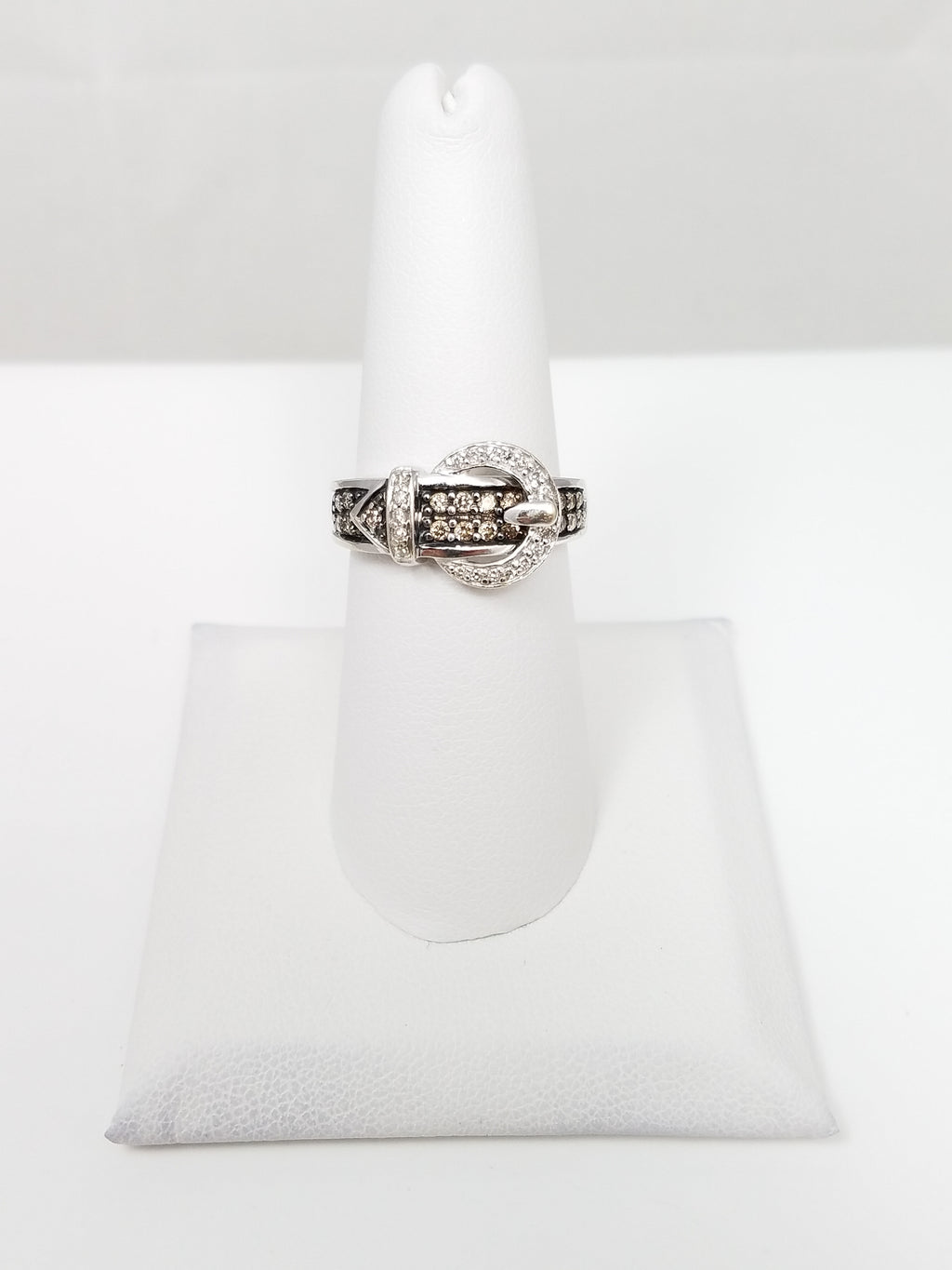 Fashionable 10k White Gold Natural Diamond Buckle Ring