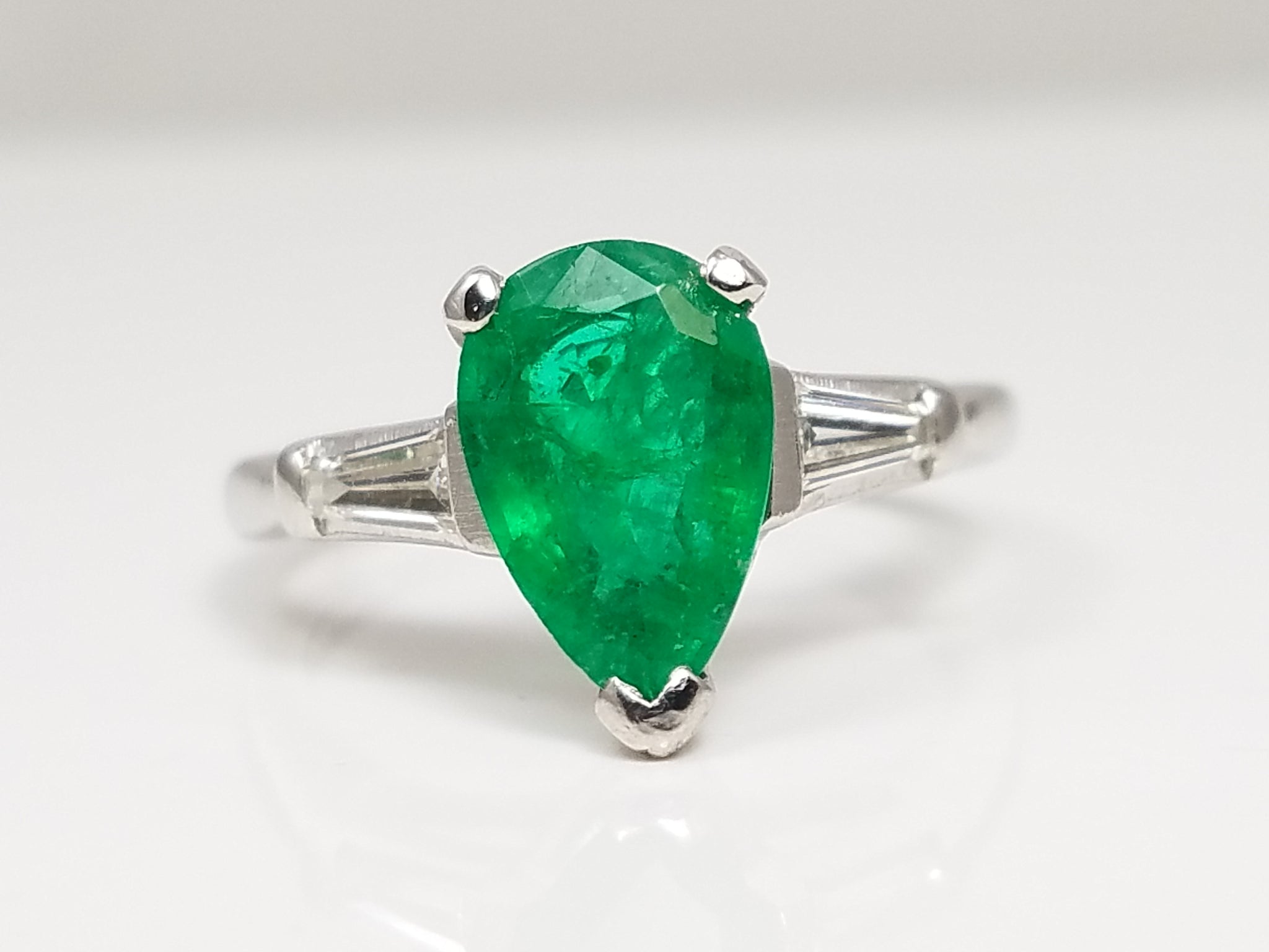 Classy Platinum Natural Emerald Diamond Ring