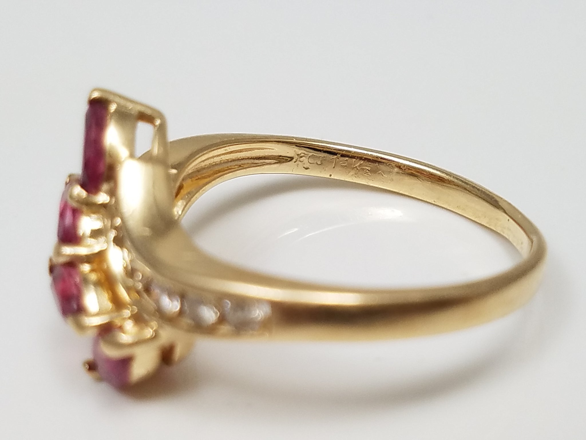 Flattering 14k Yellow Gold Natural Ruby Diamond Ring Band