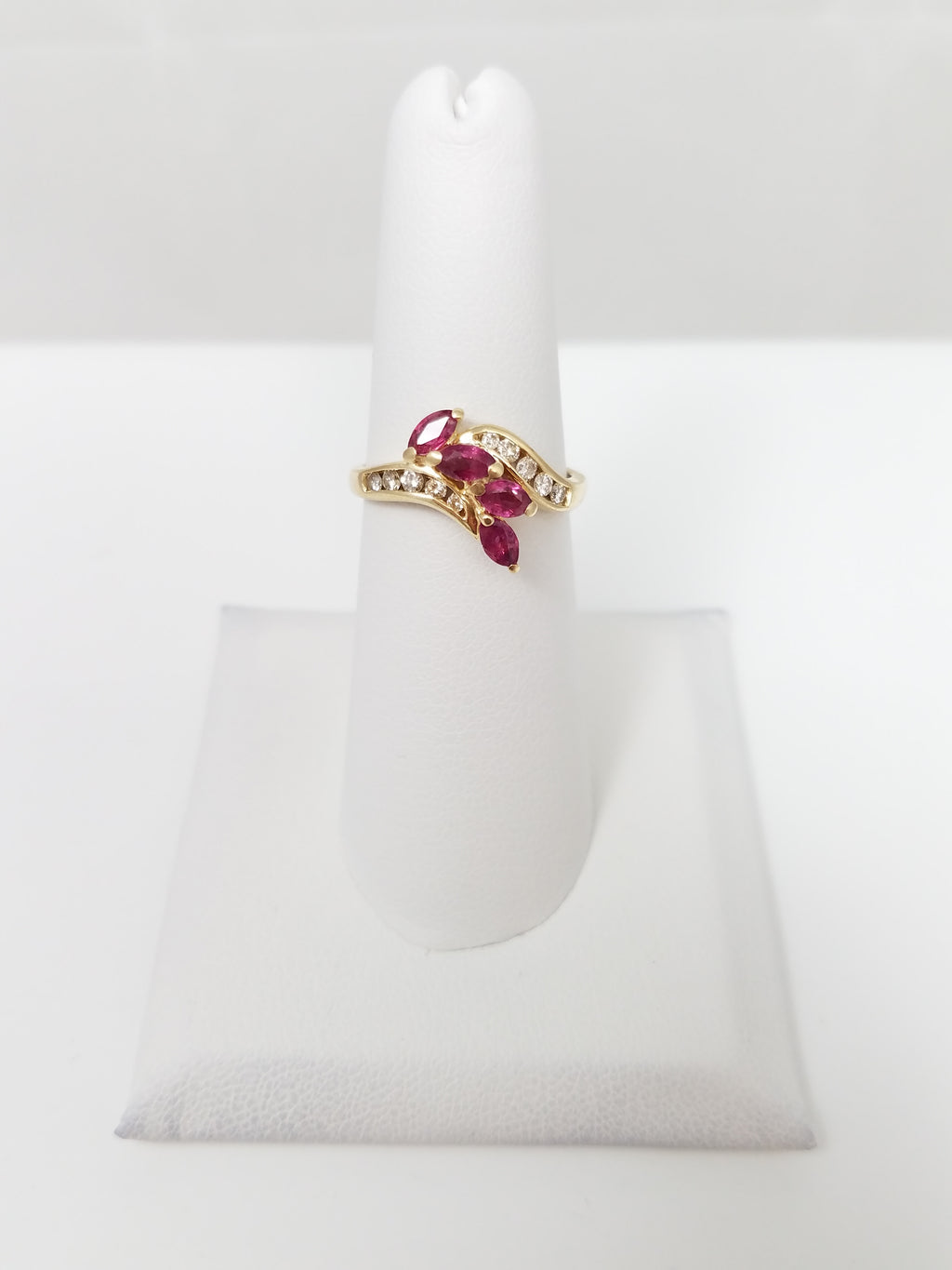 Flattering 14k Yellow Gold Natural Ruby Diamond Ring Band