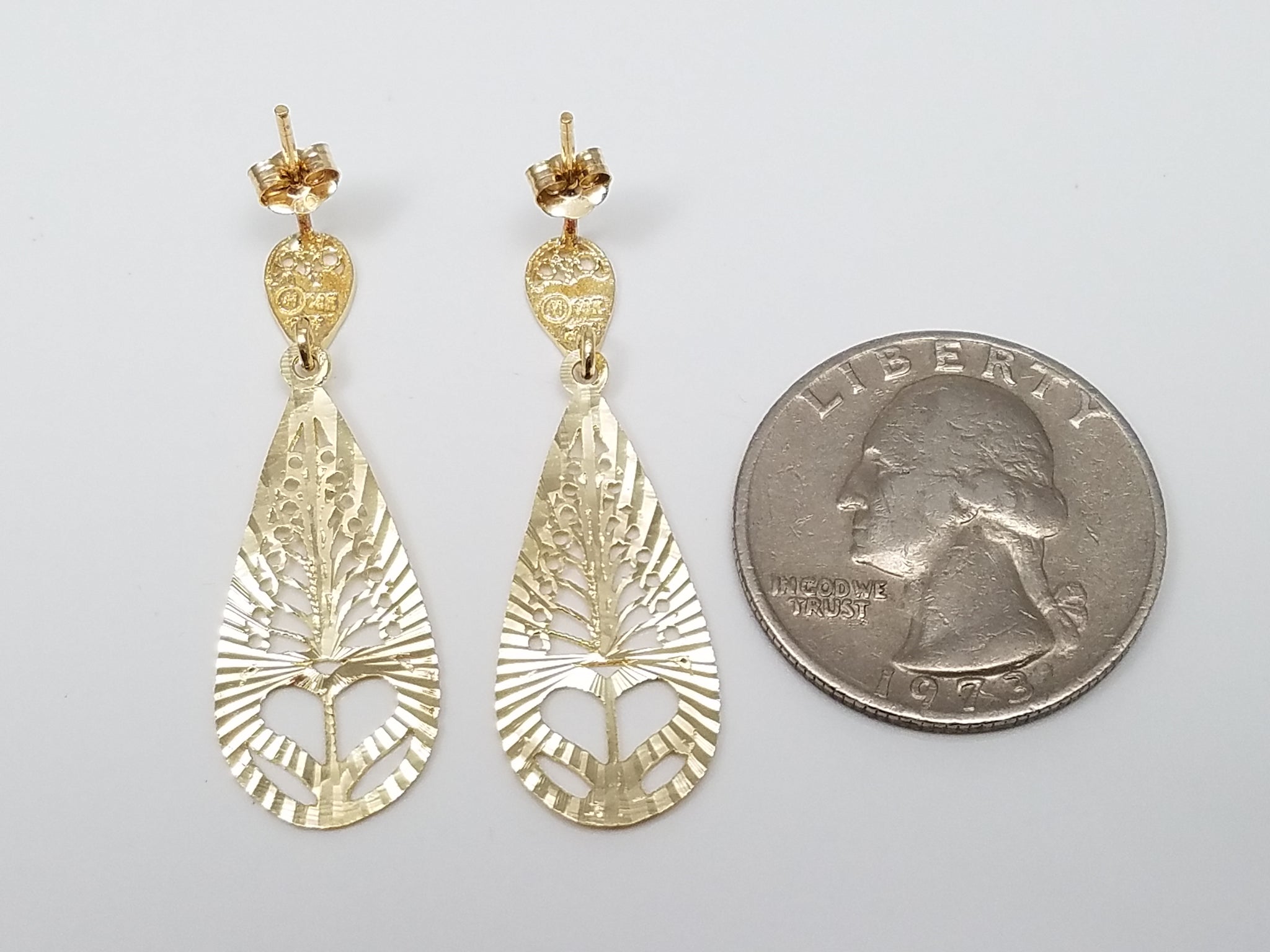 Gleaming 14k Yellow Gold Diamond Cut Filigree Dangle Earrings