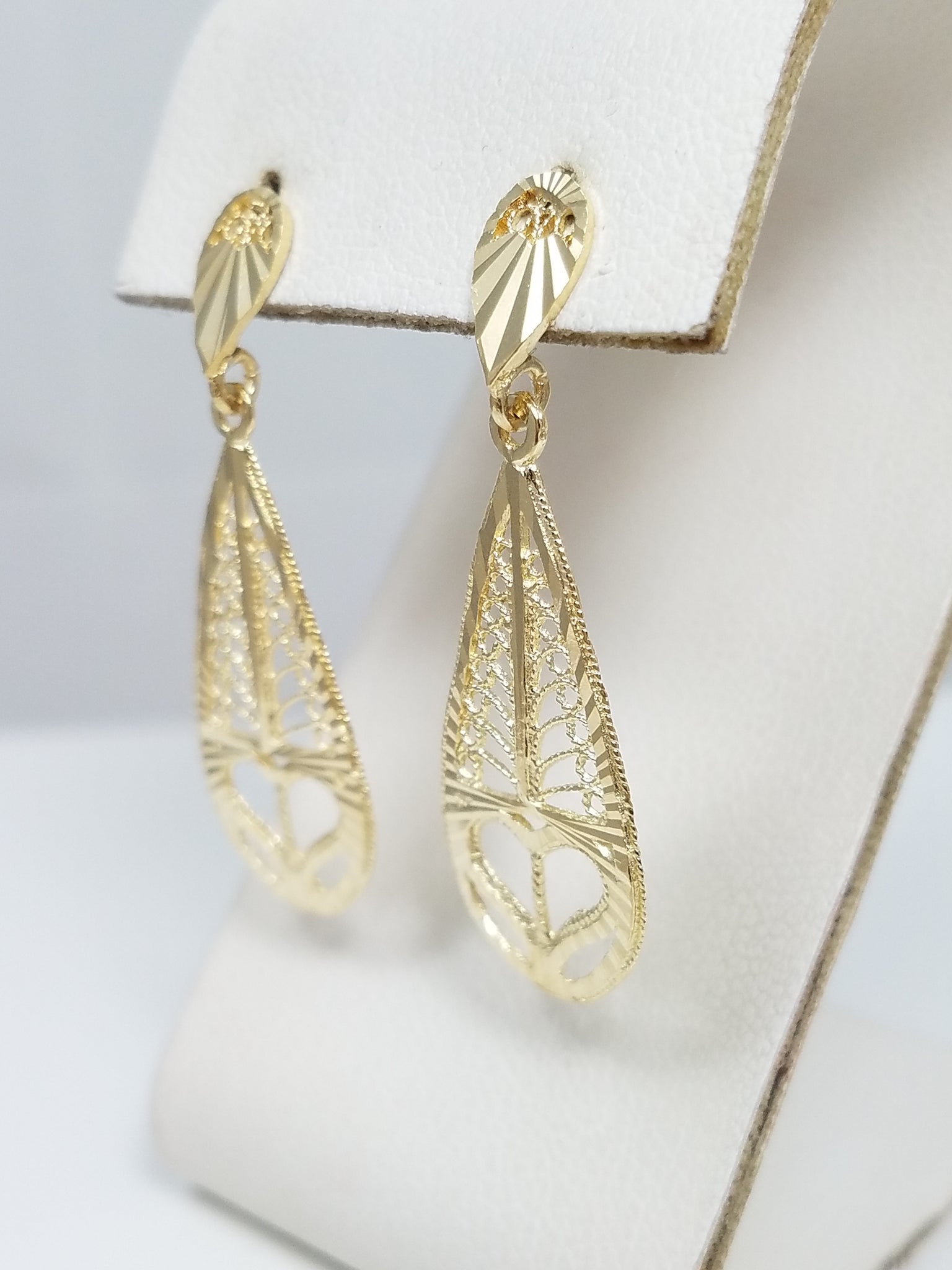 Gleaming 14k Yellow Gold Diamond Cut Filigree Dangle Earrings