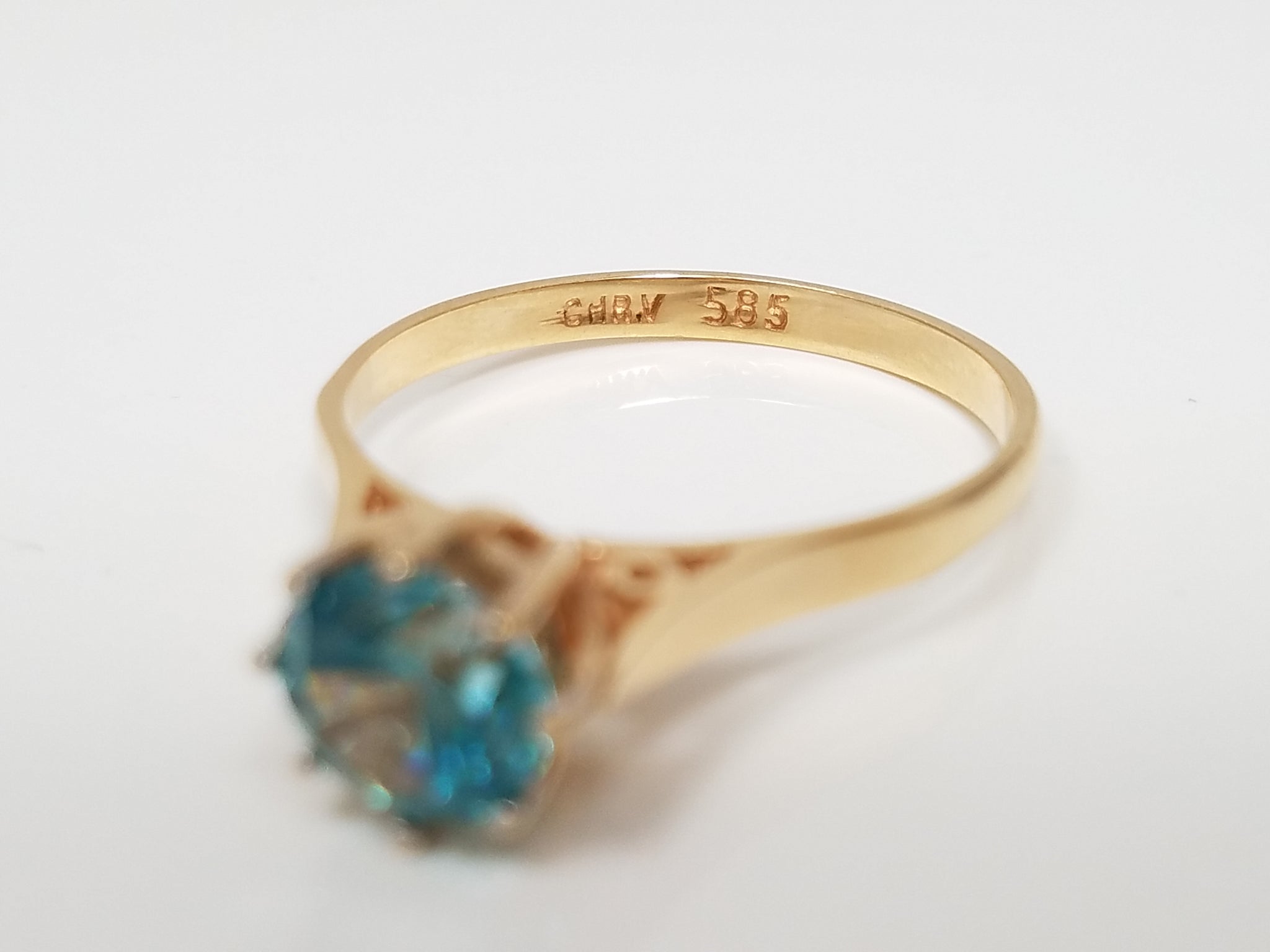 Cool Vintage 14k Yellow Gold Natural Zircon Solitaire Ring