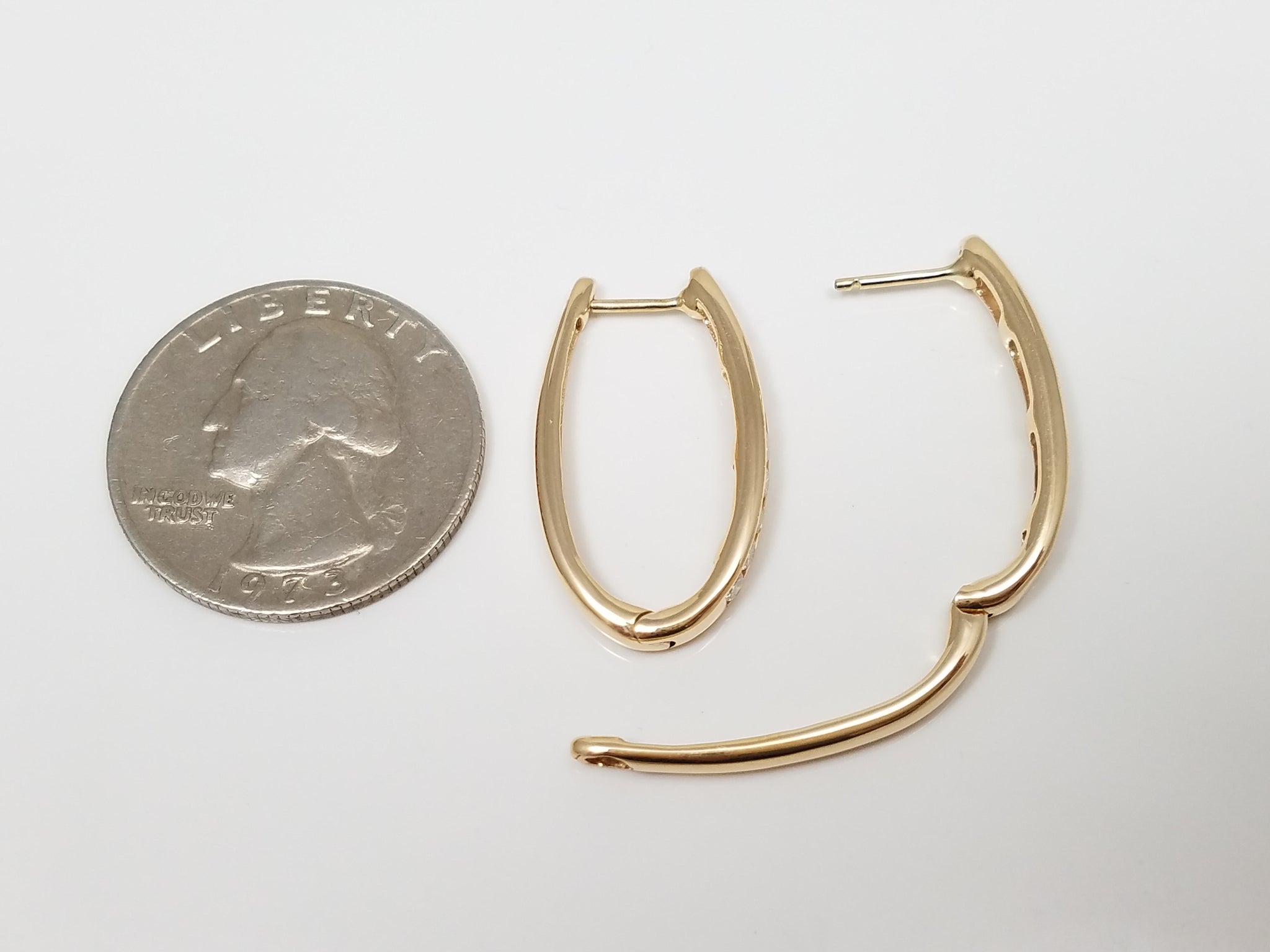 Luscious 14k Yellow Gold Elongated 1ctw Natural Diamond Hoop Earrings