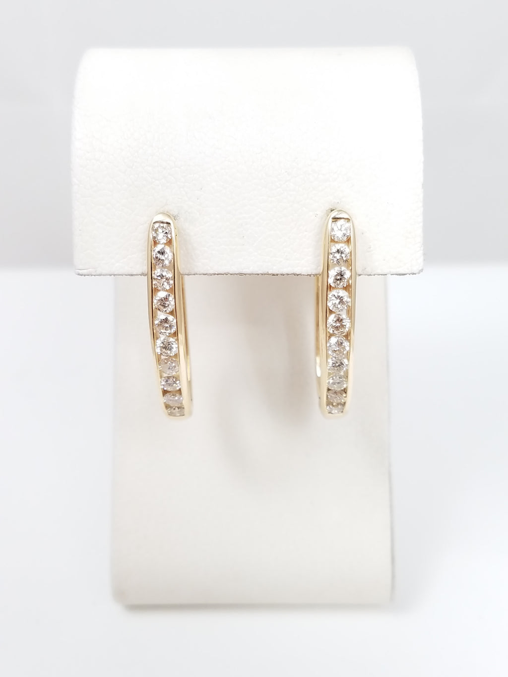 Luscious 14k Yellow Gold Elongated 1ctw Natural Diamond Hoop Earrings