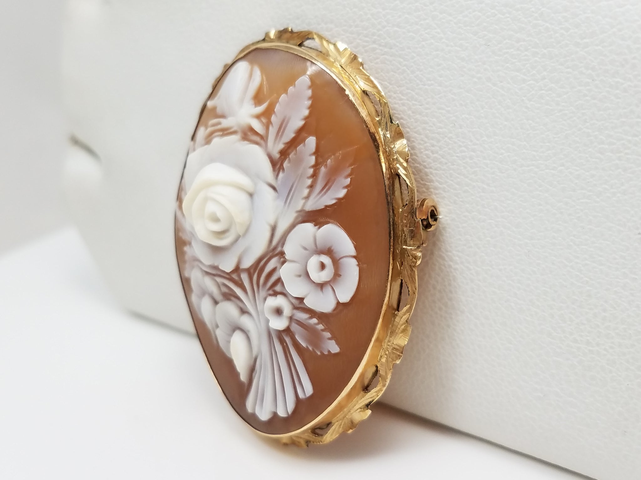 Lovely 14k Yellow Gold Carved Cameo Brooch