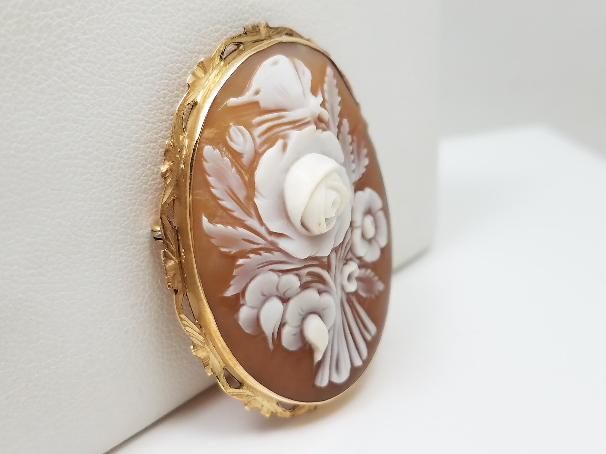 Lovely 14k Yellow Gold Carved Cameo Brooch
