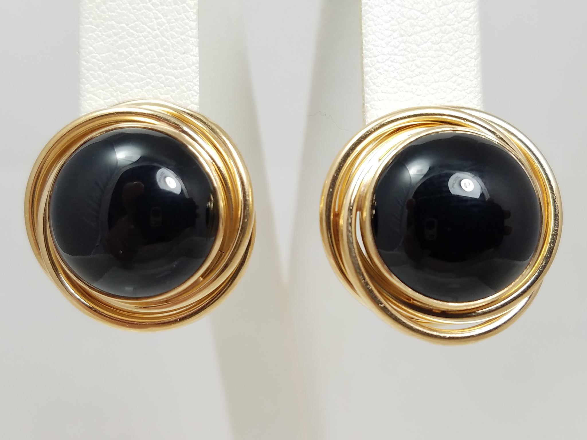 Grand 14k Yellow Gold Natural Onyx Cabochon Earrings