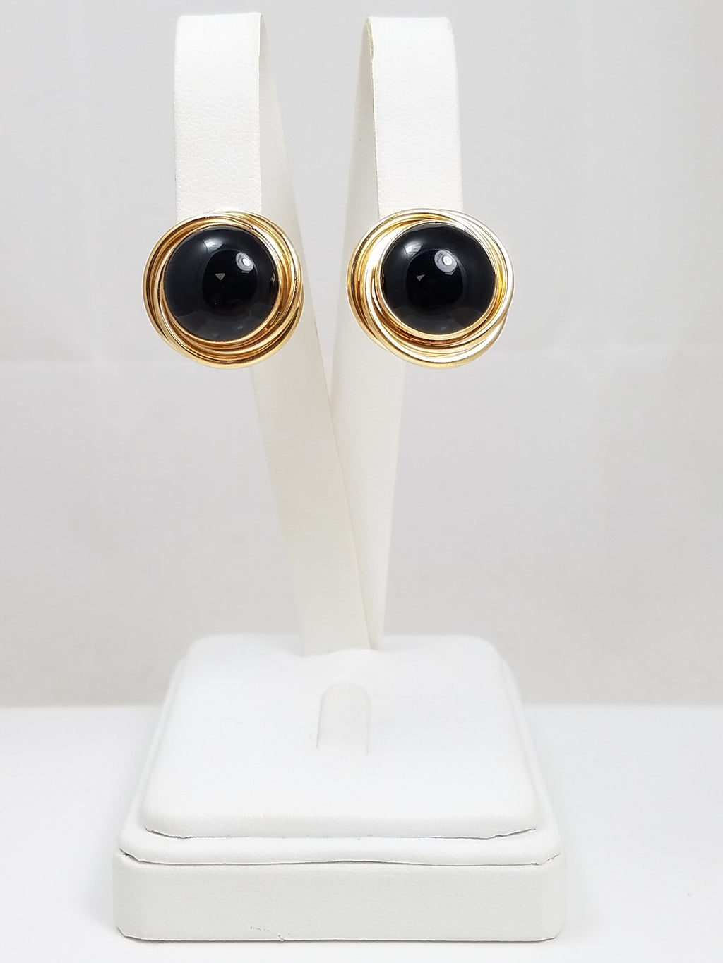 Grand 14k Yellow Gold Natural Onyx Cabochon Earrings