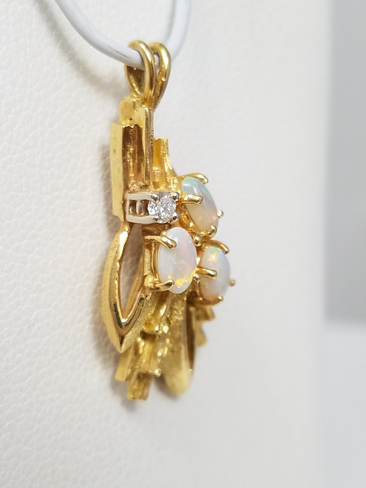 Sophisticated 18k Yellow Gold Natural Australian Opal Diamond Pendant