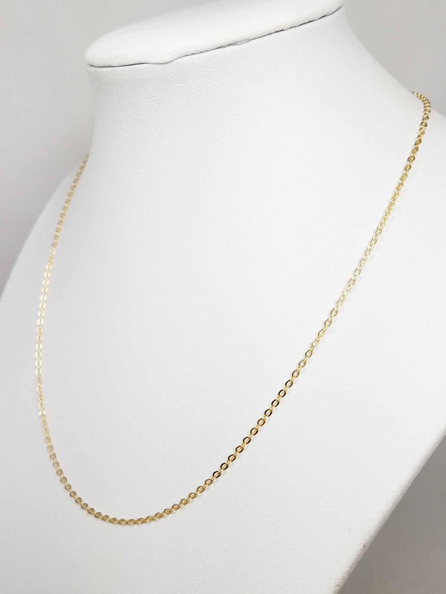 Sporty 16.75" 18k Yellow Gold Cable Link Chain Necklace