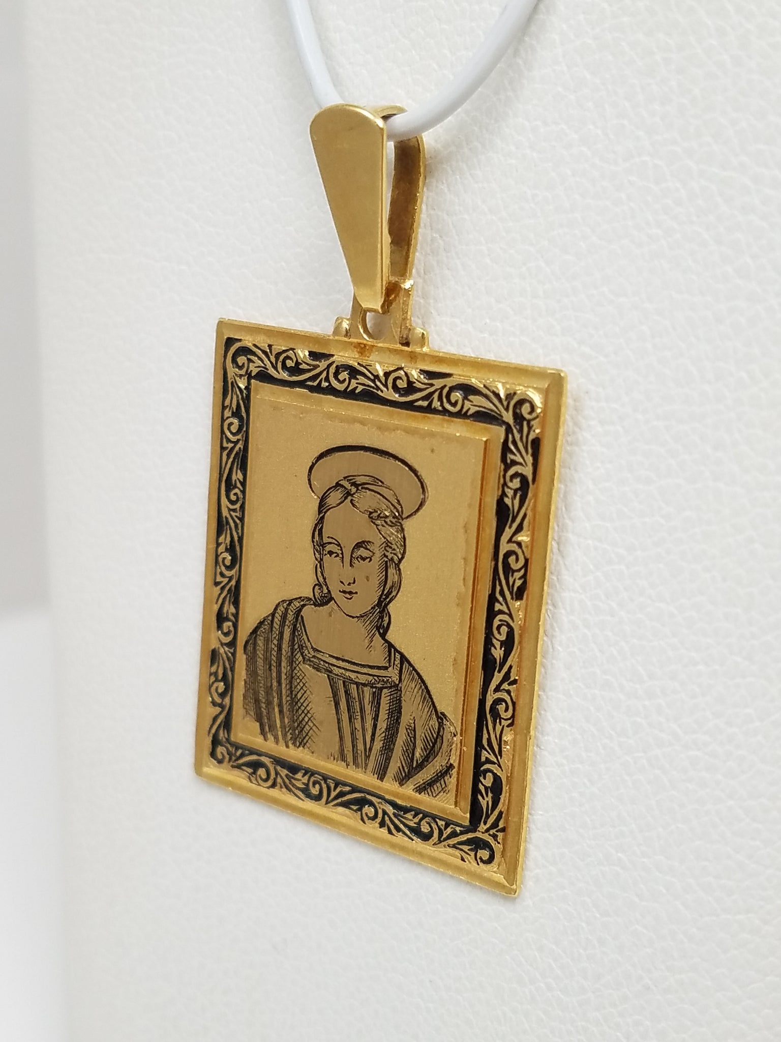 Incredible 18k Yellow Gold Mother Mary Pendant