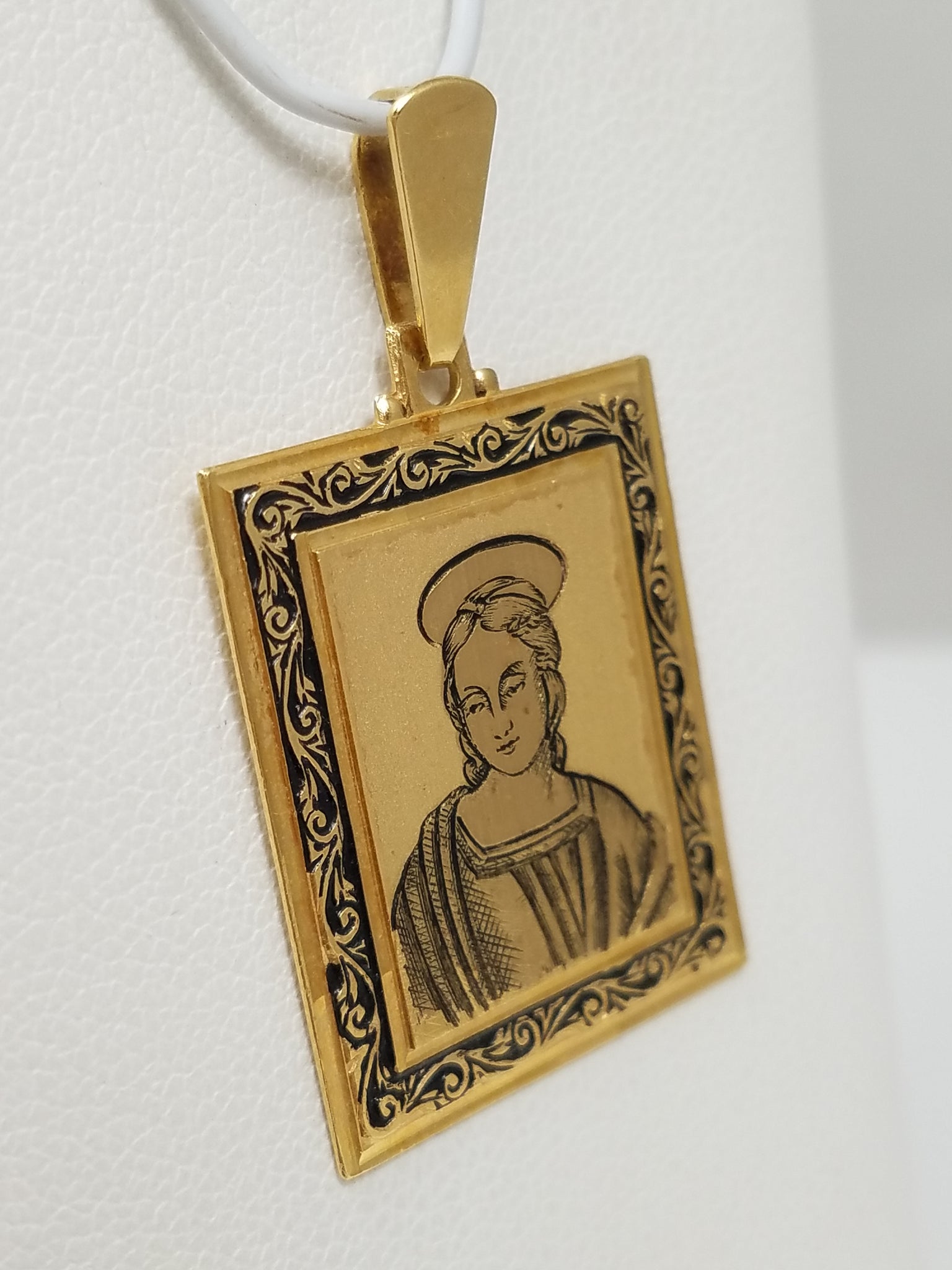 Incredible 18k Yellow Gold Mother Mary Pendant