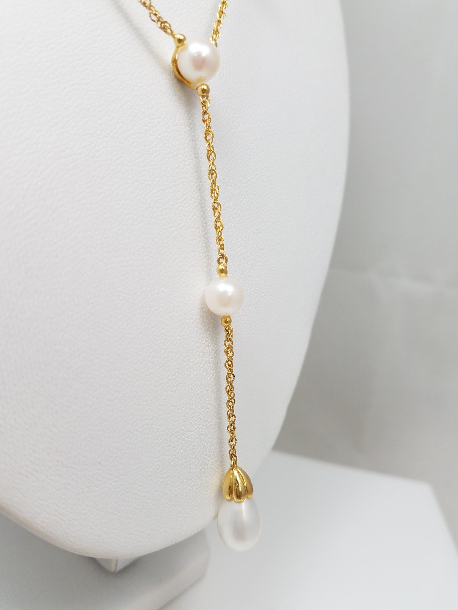 14k Yellow Gold Dangling Cultured Pearl Station Necklace