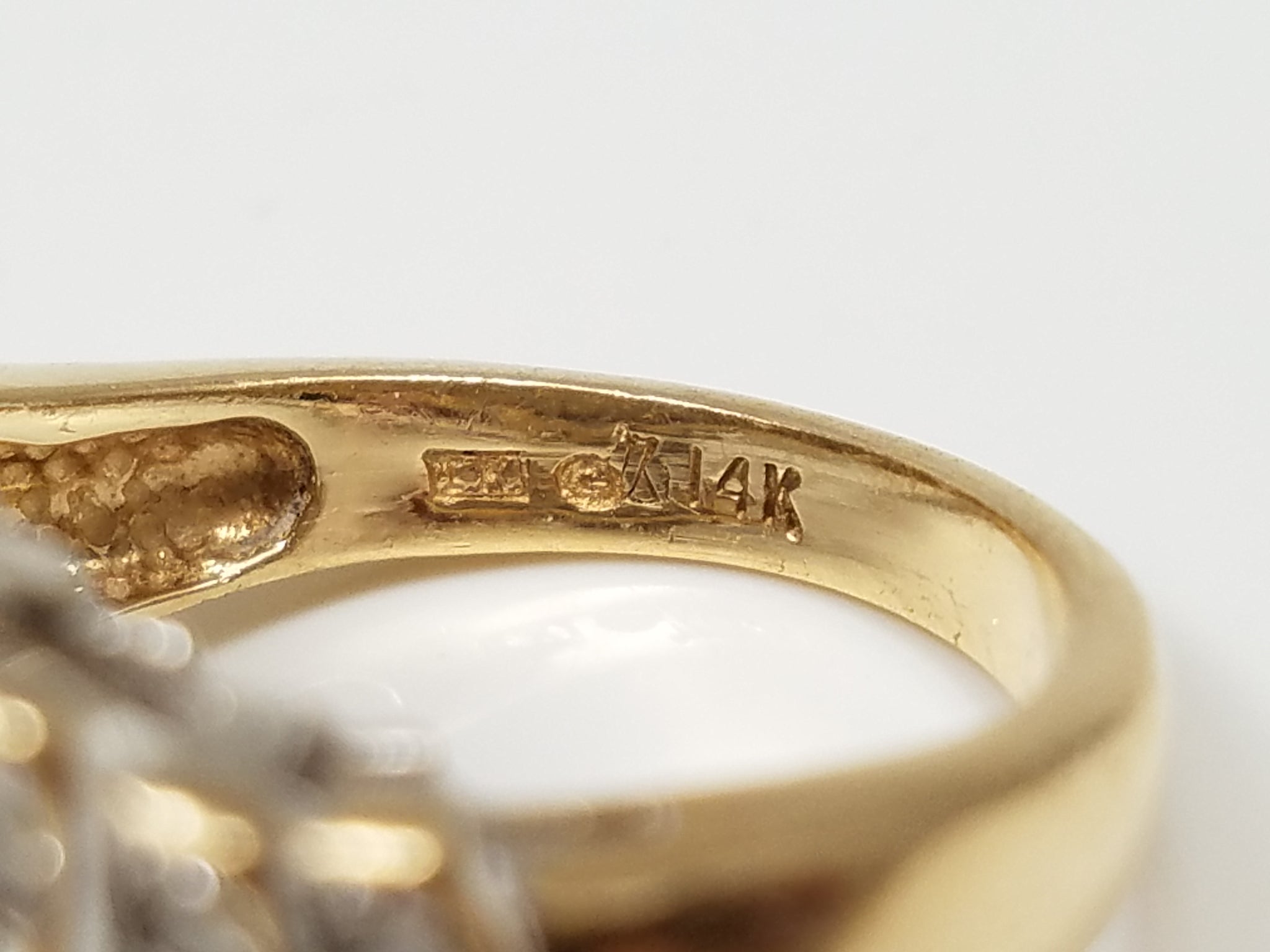 Dynamic 14k Two Tone Gold Natural Diamond Retro Ring