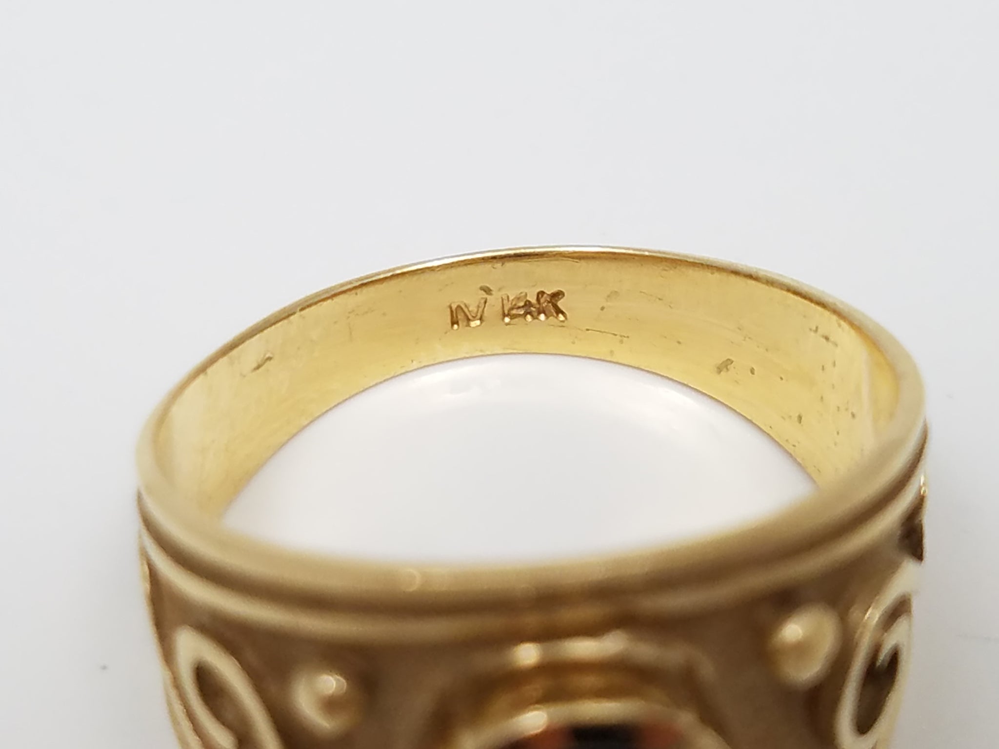 14k Yellow Gold Natural Sapphire Cabochon Ring