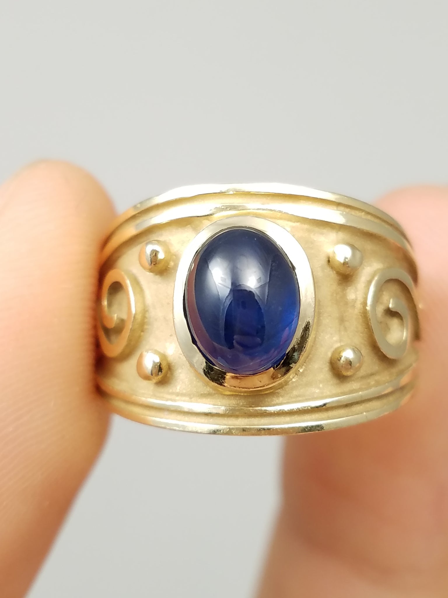 14k Yellow Gold Natural Sapphire Cabochon Ring