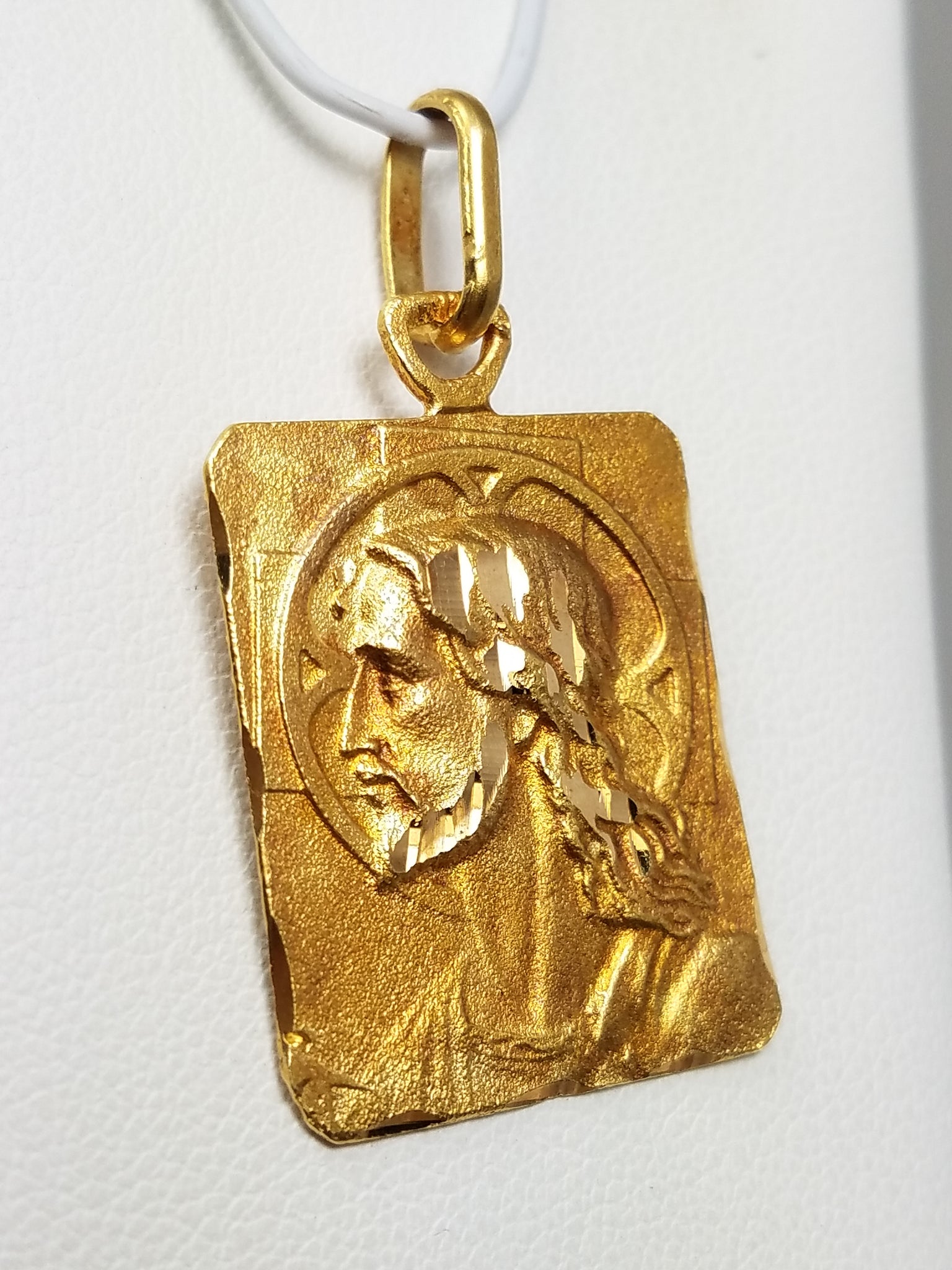 Glorious 18k Yellow Gold Jesus Pendant