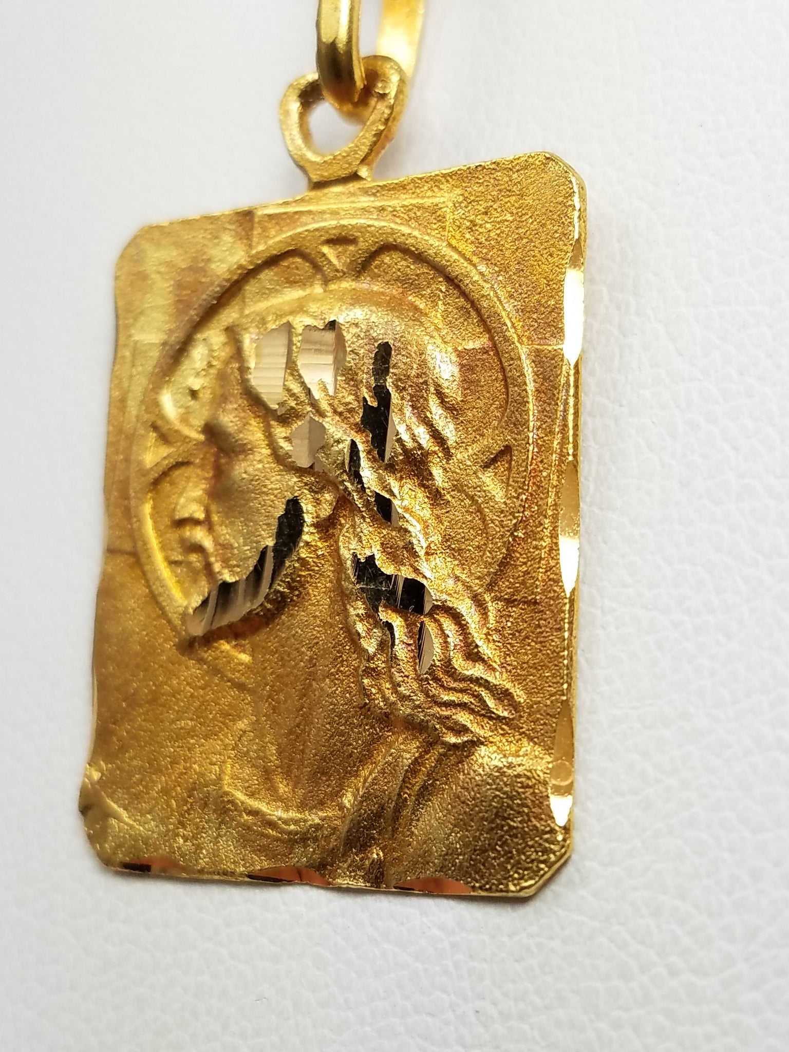 Glorious 18k Yellow Gold Jesus Pendant