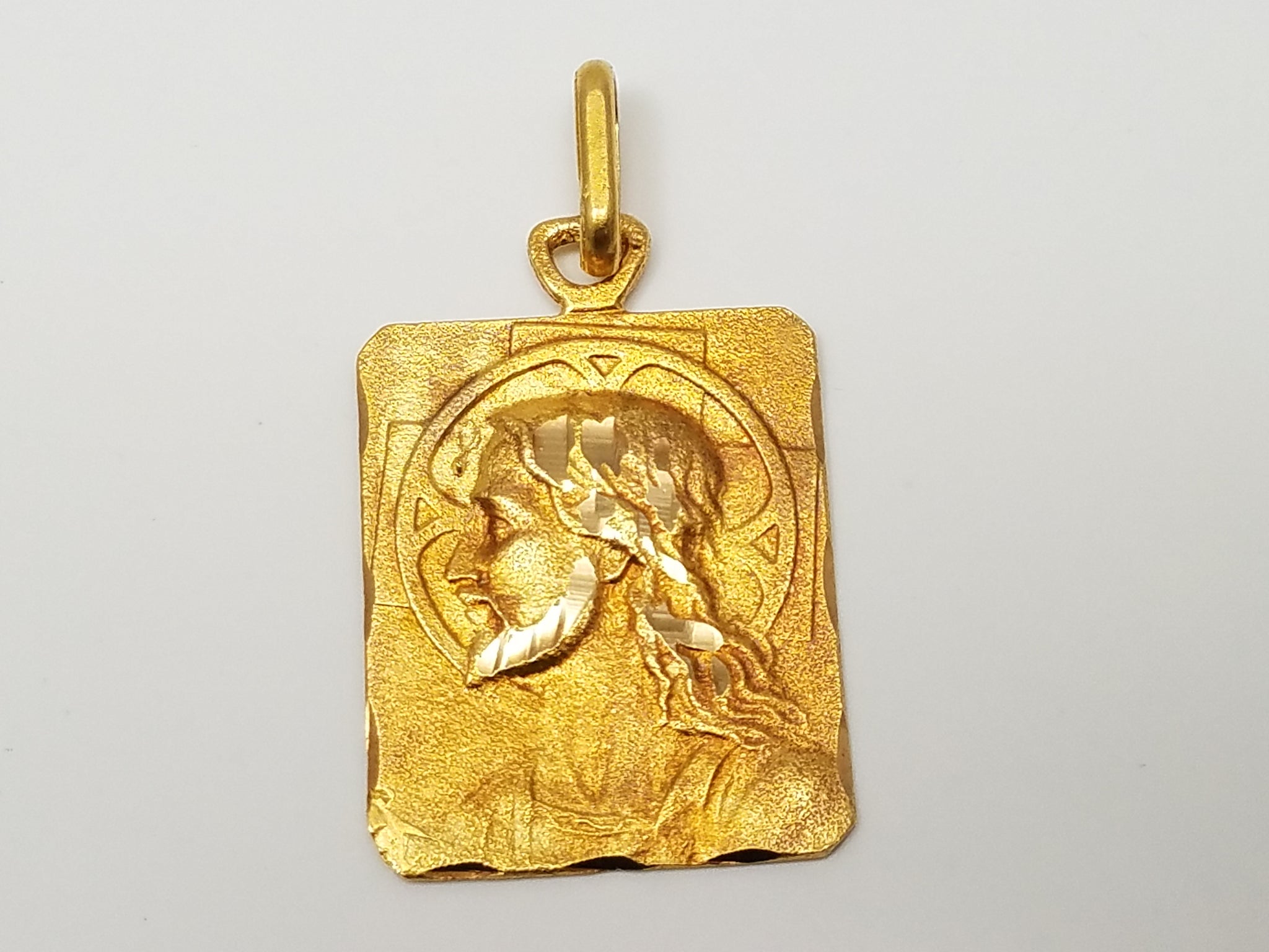 Glorious 18k Yellow Gold Jesus Pendant