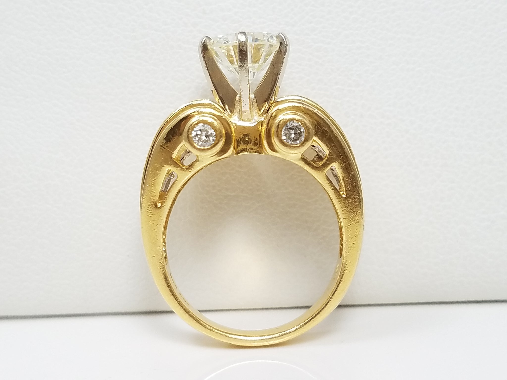 Exquisite 18k Yellow Gold Natural Diamond Engagement Ring