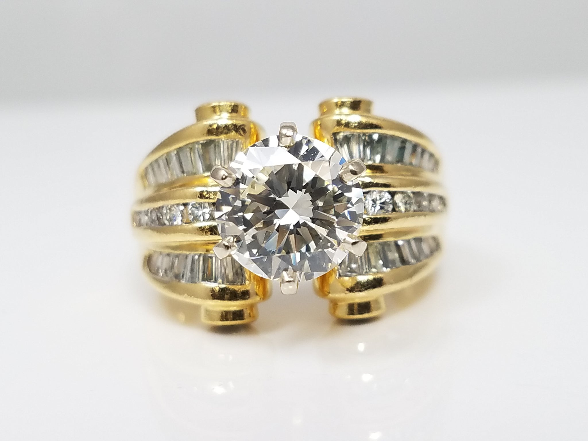 Exquisite 18k Yellow Gold Natural Diamond Engagement Ring