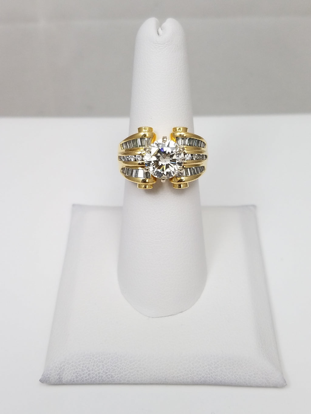 Exquisite 18k Yellow Gold Natural Diamond Engagement Ring