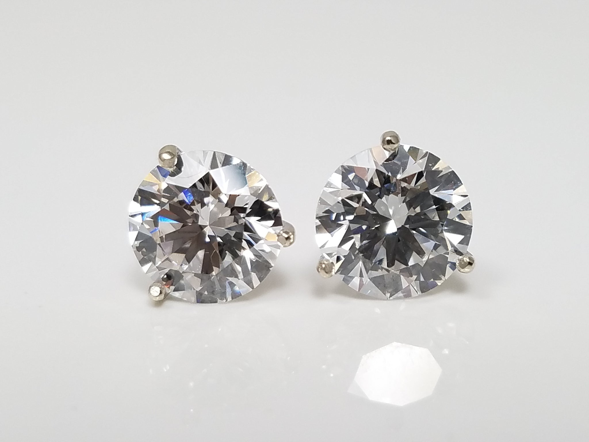 New! Glamorous 14k White Gold 3.18ctw IGI Certified Lab Grown Diamond Solitaire Earrings