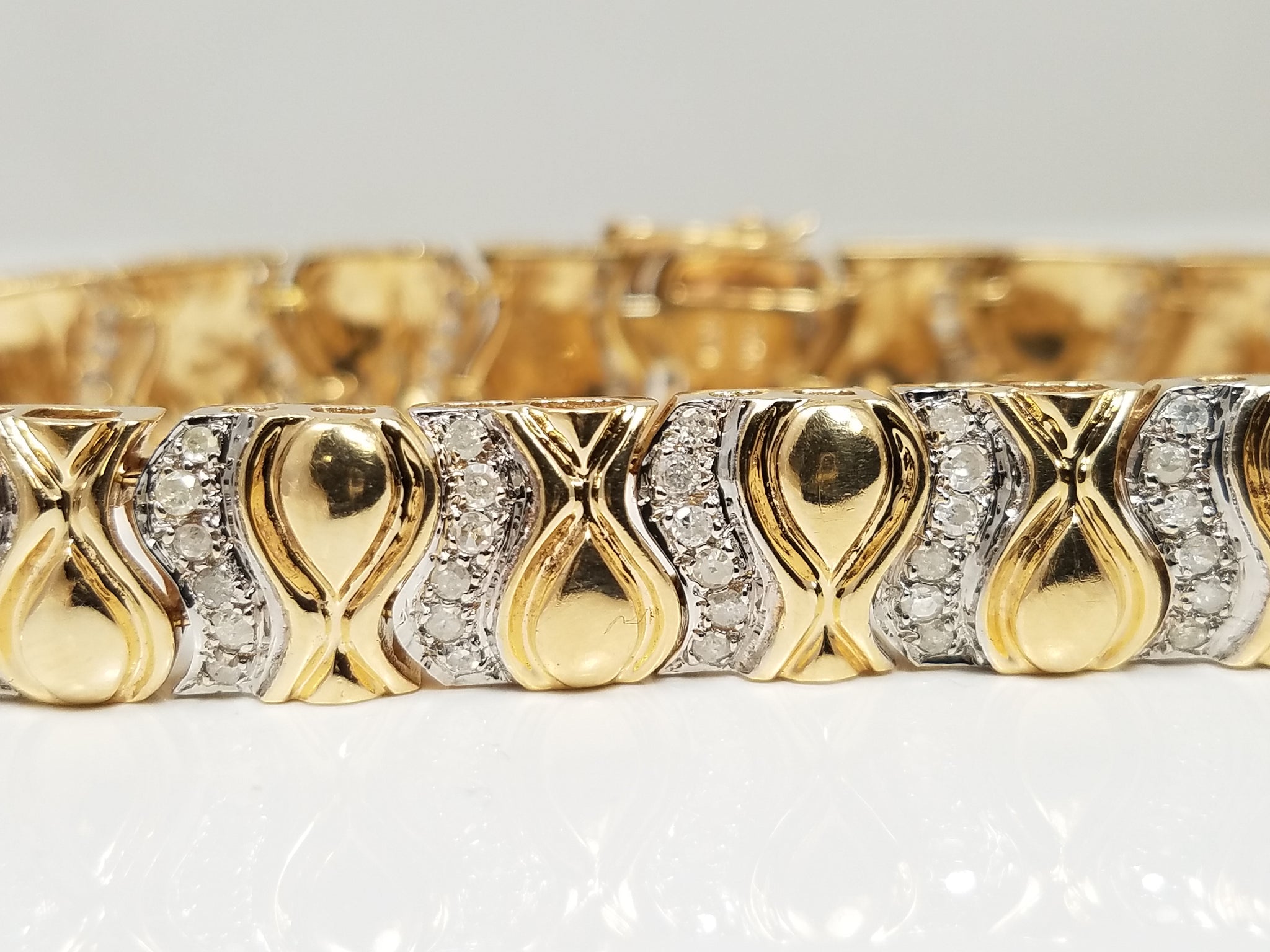 Gleaming 7.5" 14k Two Tone Gold 1ctw Natural Diamond Bracelet