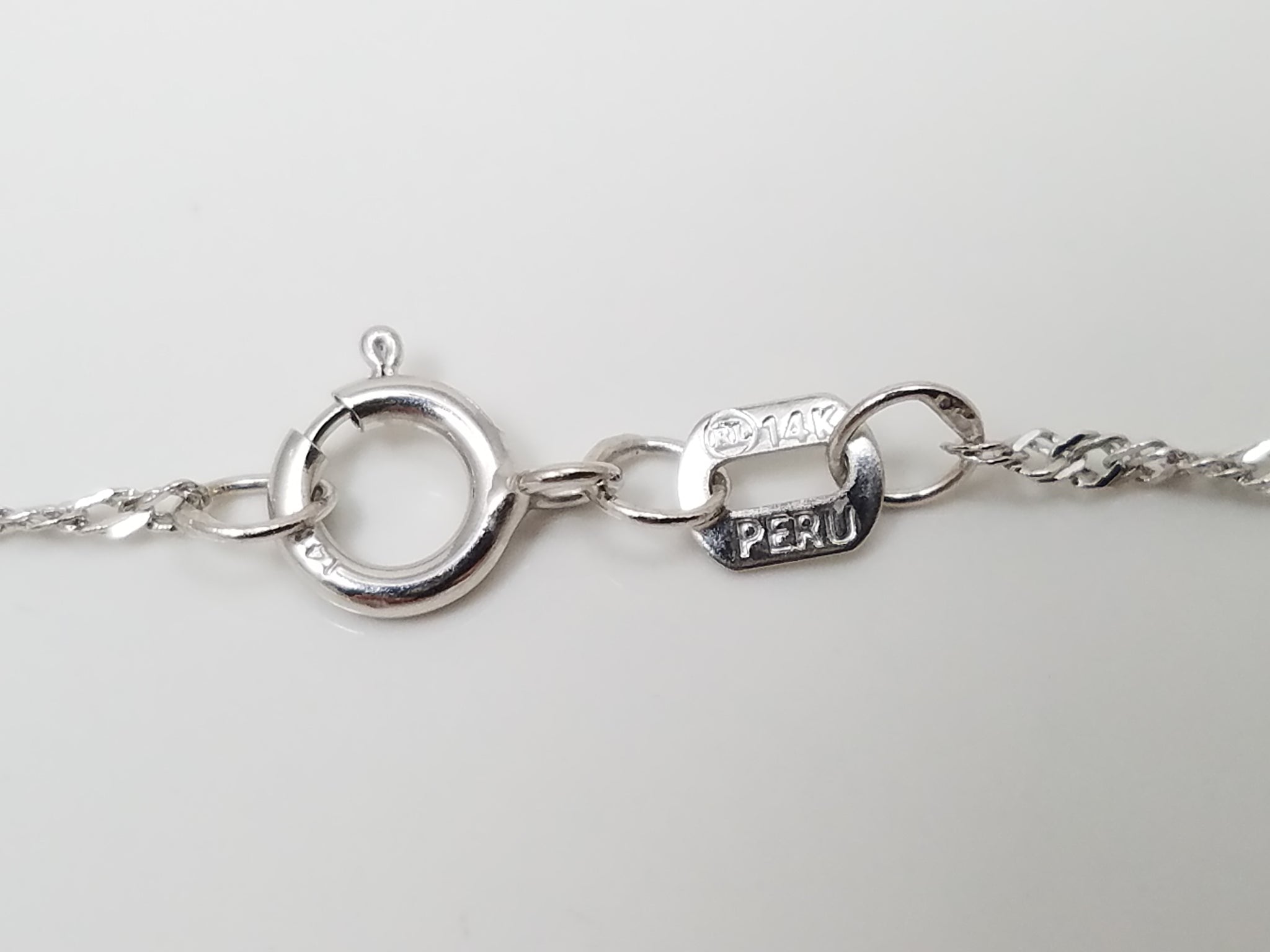 Gleaming 22" 14k White Gold Sparkly Twist Chain Necklace