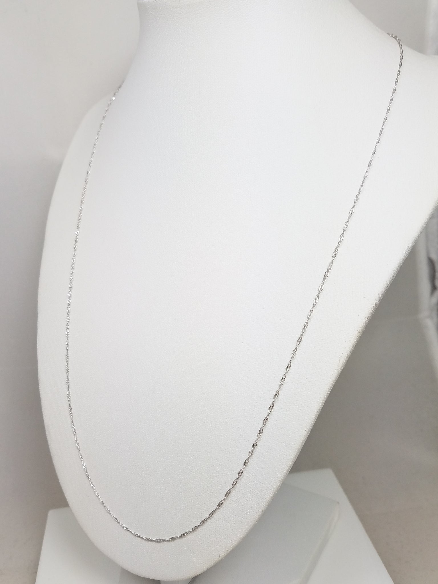 Gleaming 22" 14k White Gold Sparkly Twist Chain Necklace