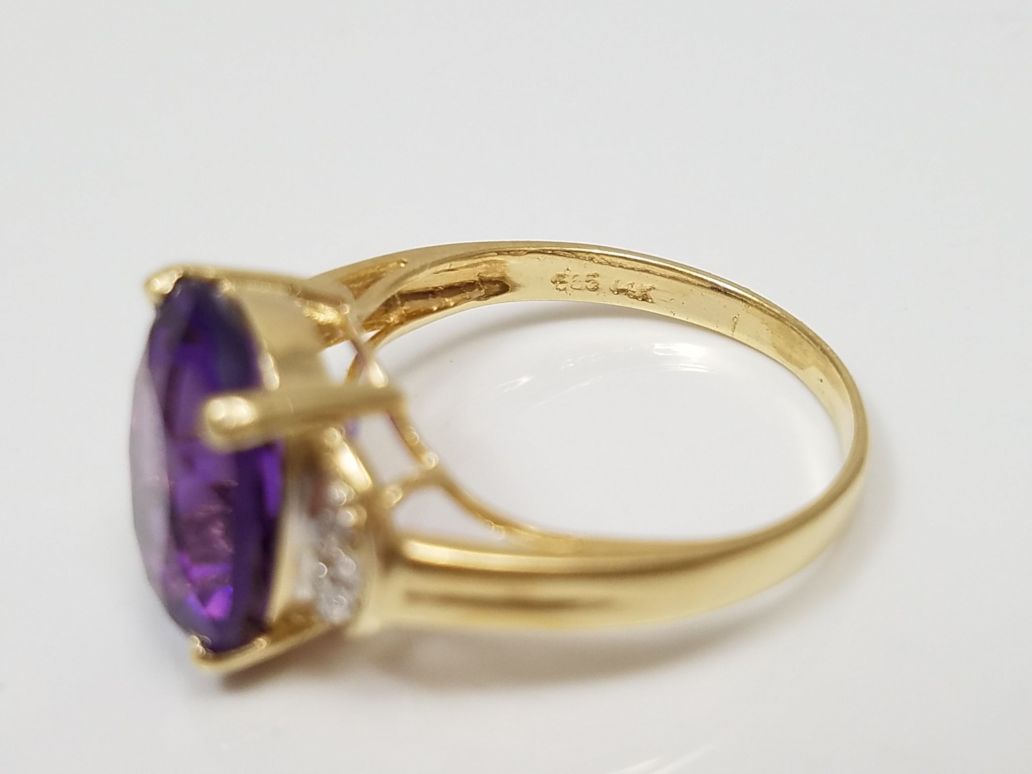 Soothing 14k Yellow Gold Natural Amethyst Diamond Ring