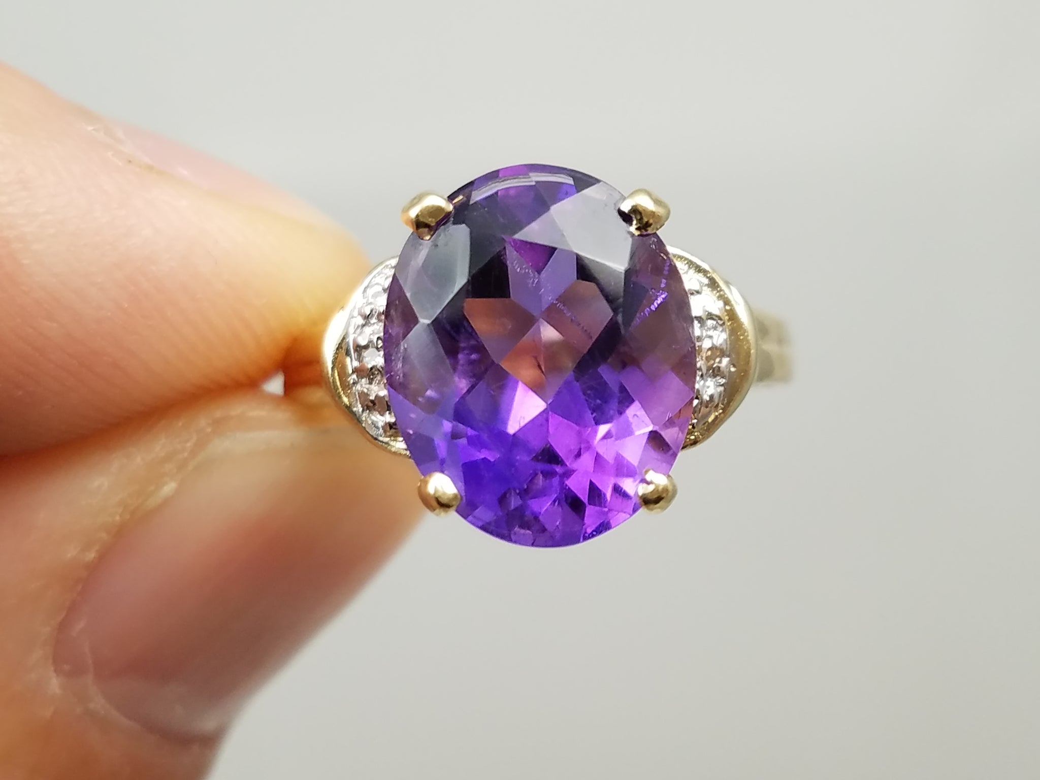 Soothing 14k Yellow Gold Natural Amethyst Diamond Ring