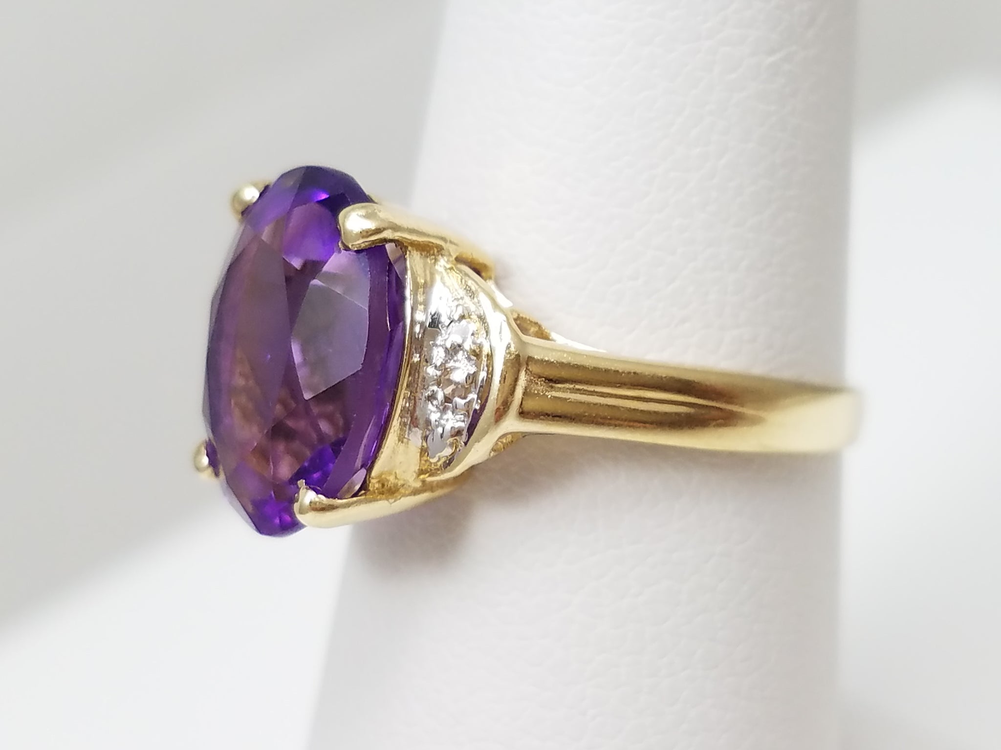 Soothing 14k Yellow Gold Natural Amethyst Diamond Ring