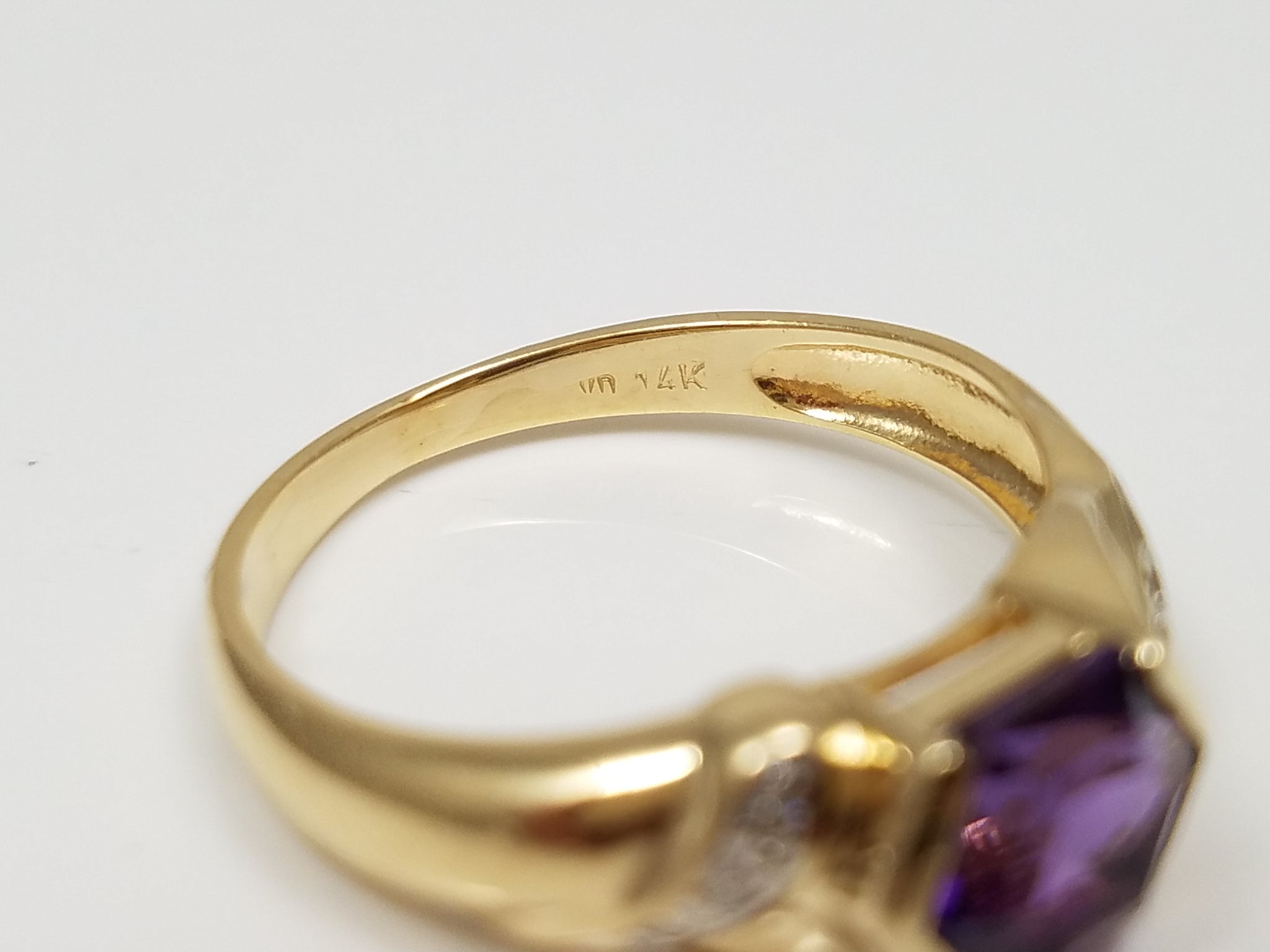 Fantastic 14k Yellow Gold Natural Amethyst Diamond Ring