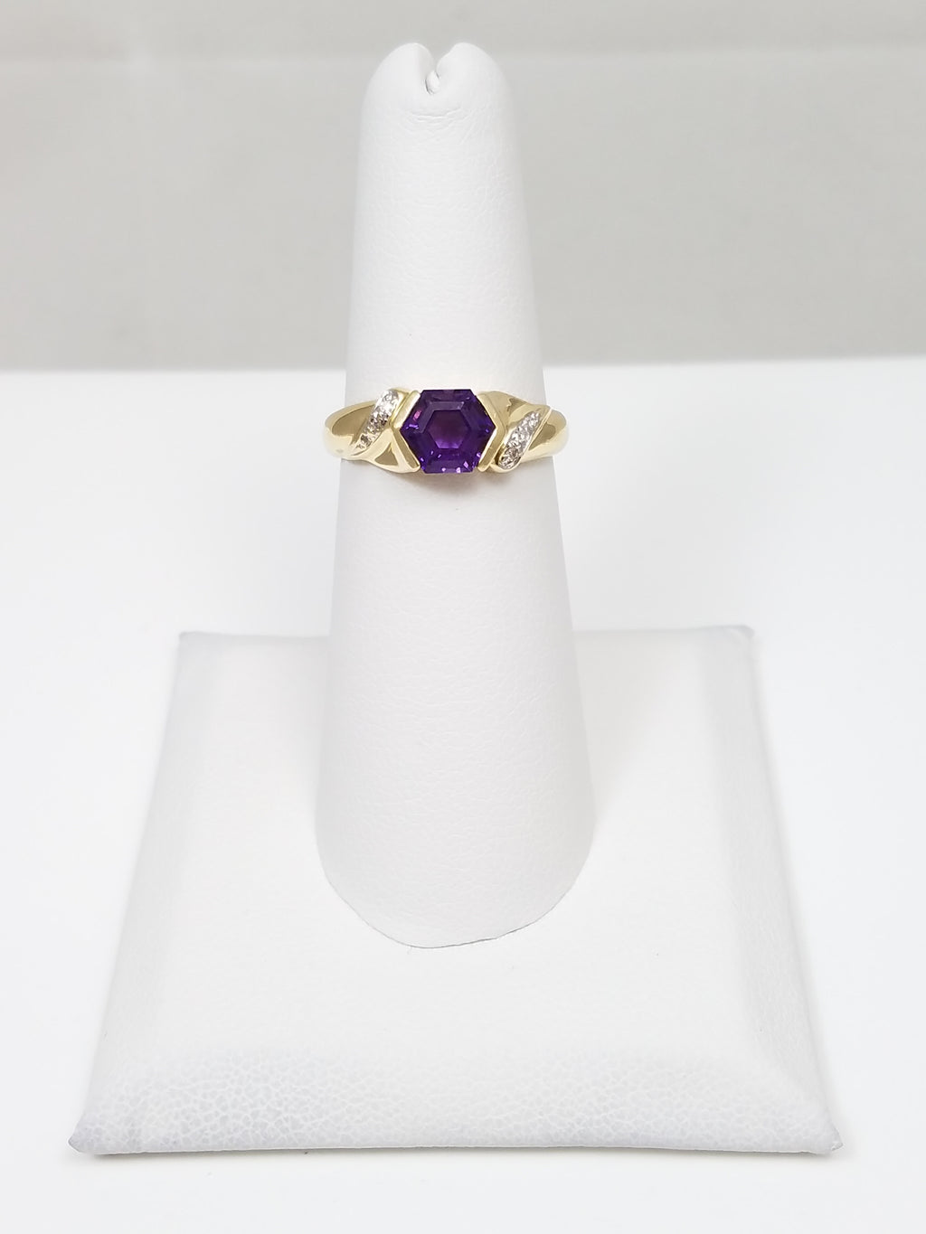 Fantastic 14k Yellow Gold Natural Amethyst Diamond Ring