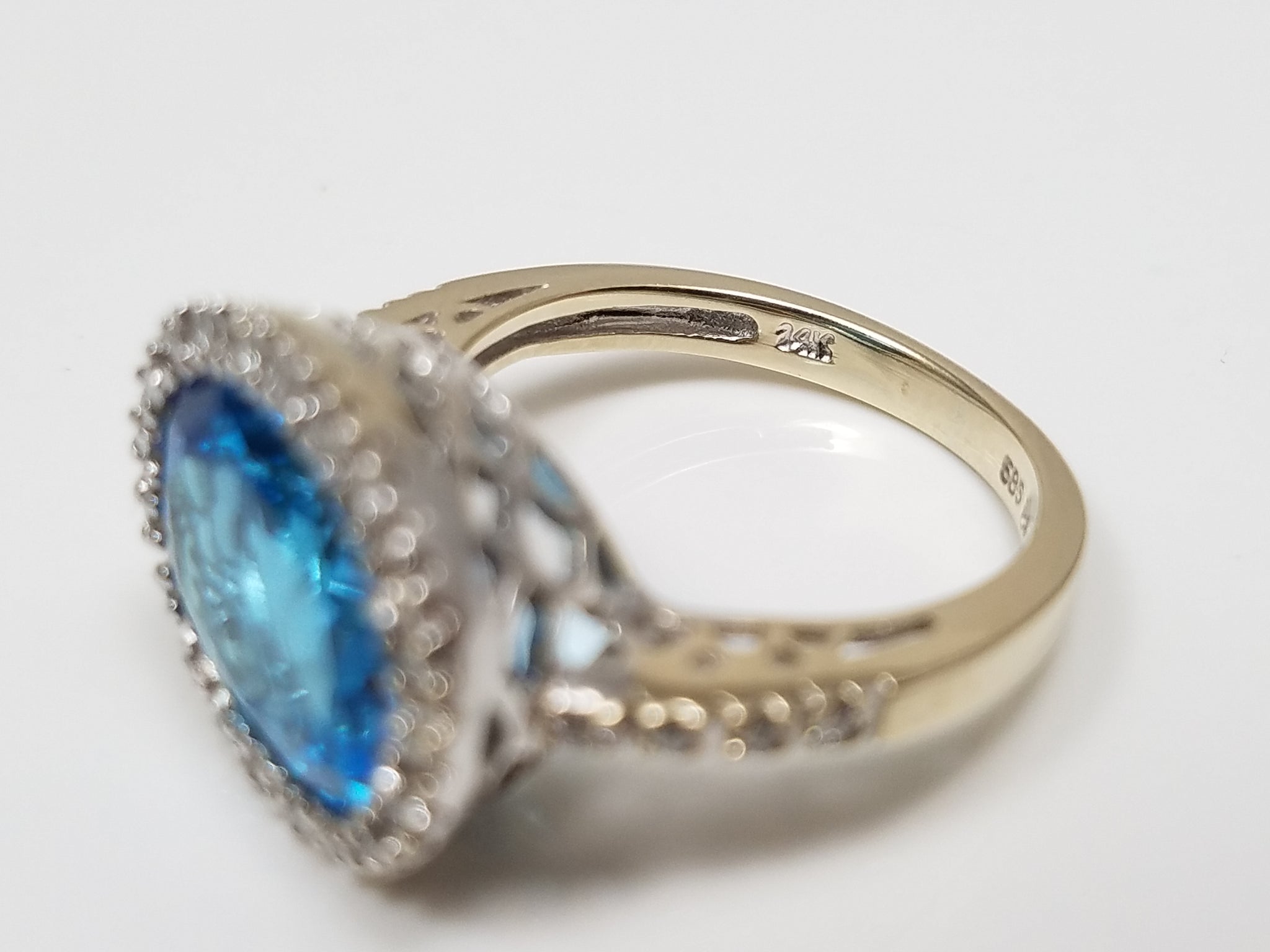 Elaborate 14k White Gold Natural Blue Topaz Diamond Ring