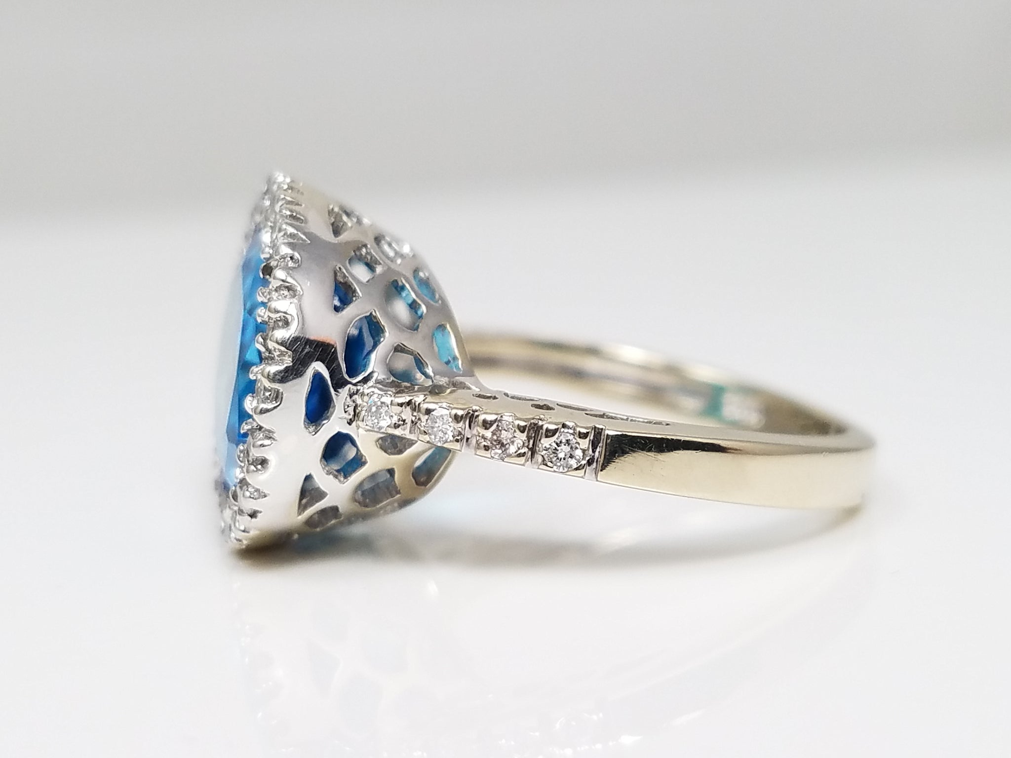 Elaborate 14k White Gold Natural Blue Topaz Diamond Ring