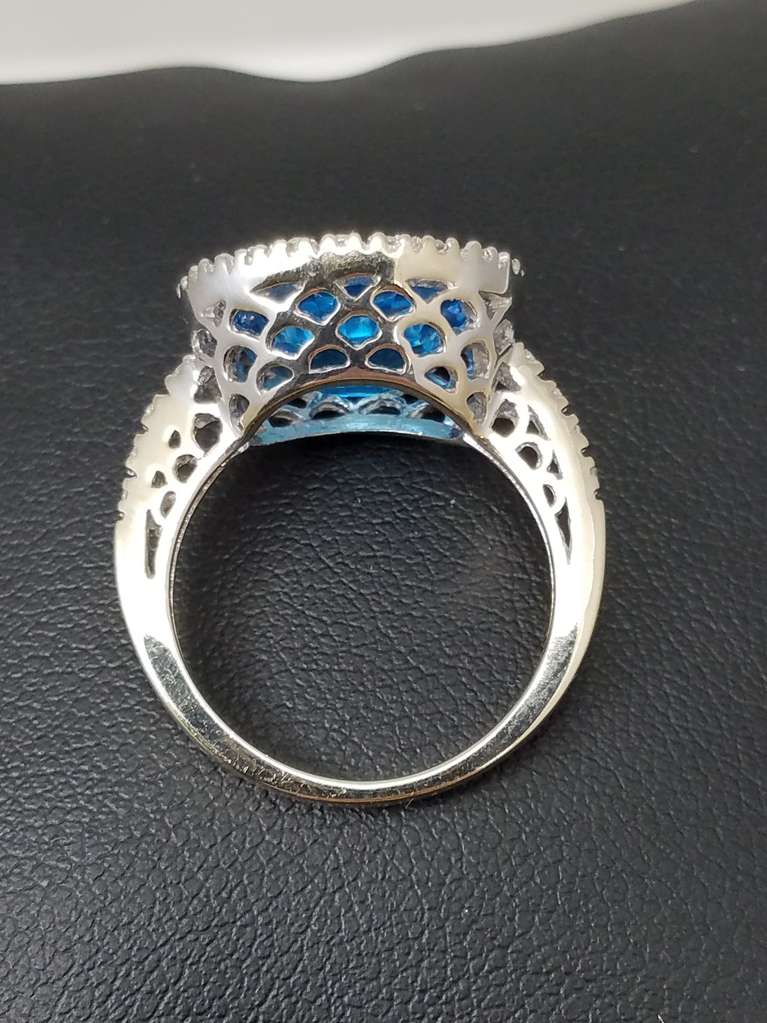 Elaborate 14k White Gold Natural Blue Topaz Diamond Ring