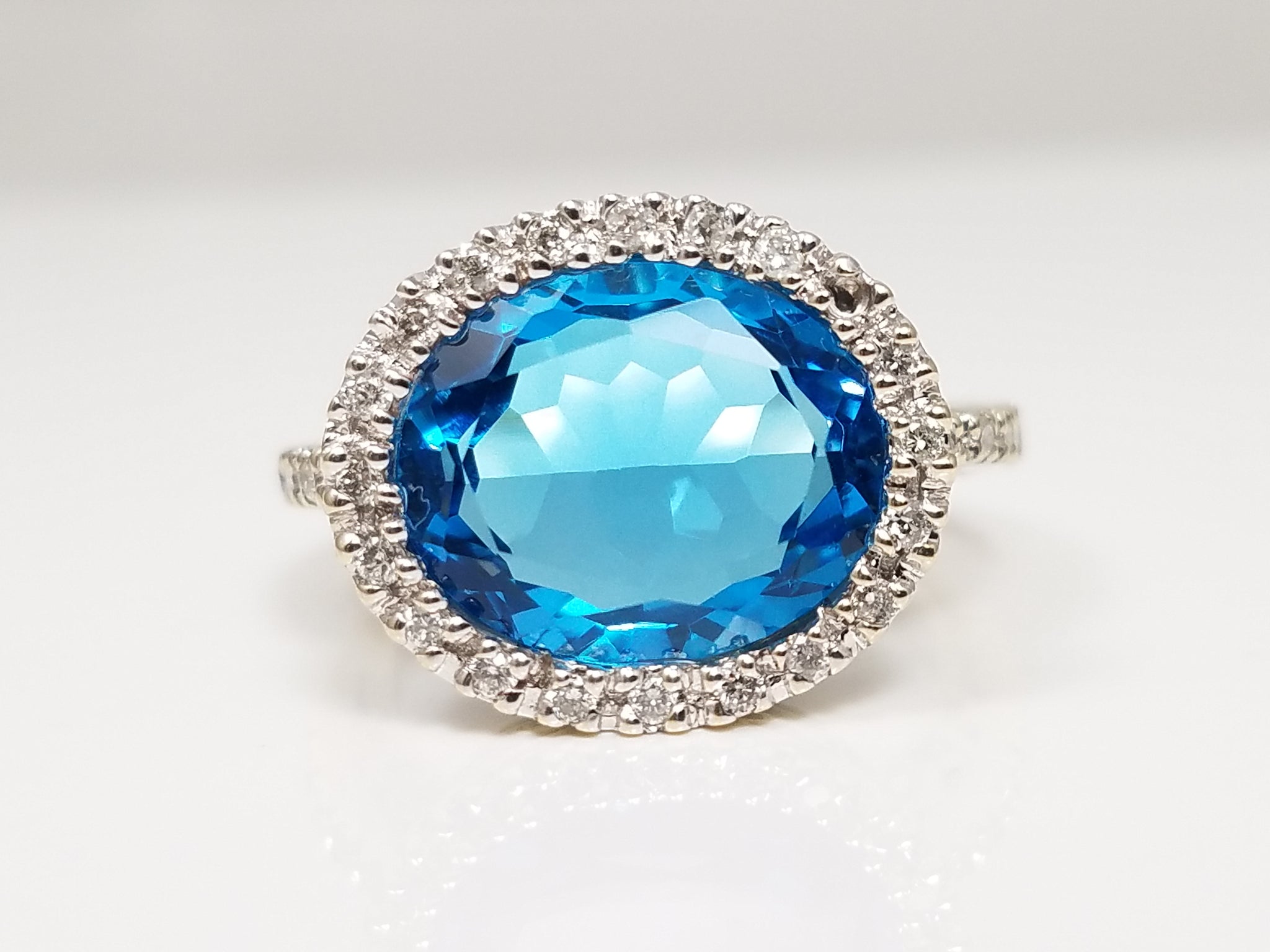 Elaborate 14k White Gold Natural Blue Topaz Diamond Ring
