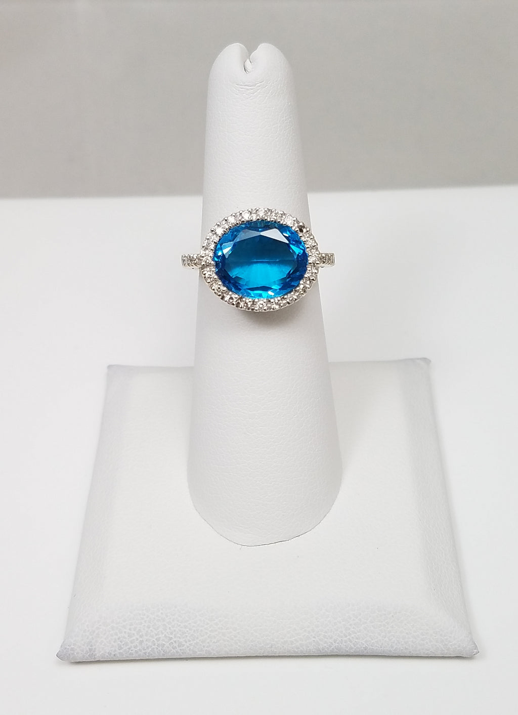 Elaborate 14k White Gold Natural Blue Topaz Diamond Ring
